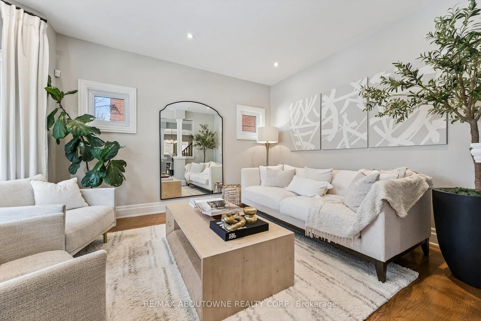 Photo 6 of 256 Lexington Road, Oakville, River Oaks — HOMEH