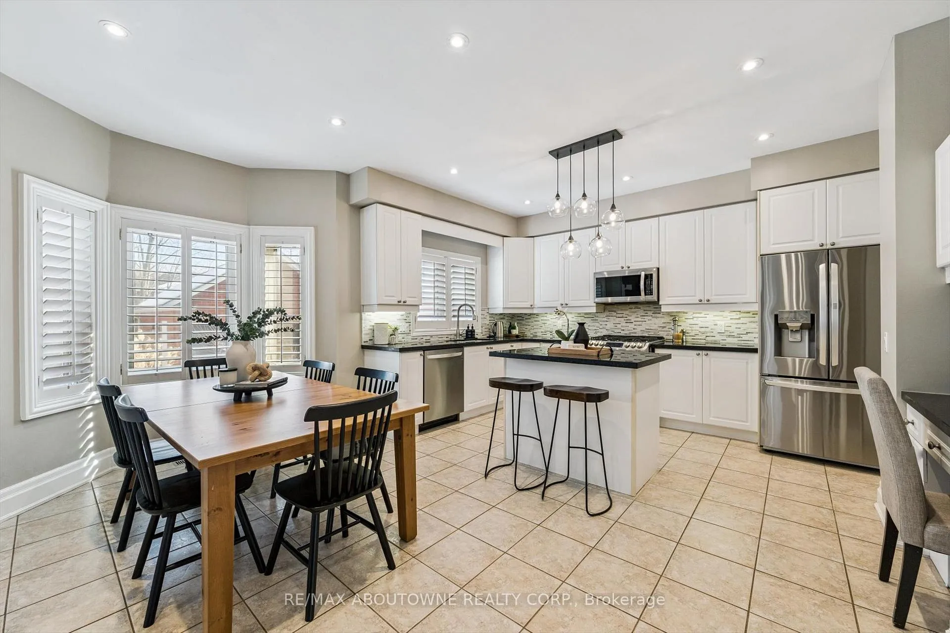 Photo 11 of 256 Lexington Road, Oakville, River Oaks — HOMEH