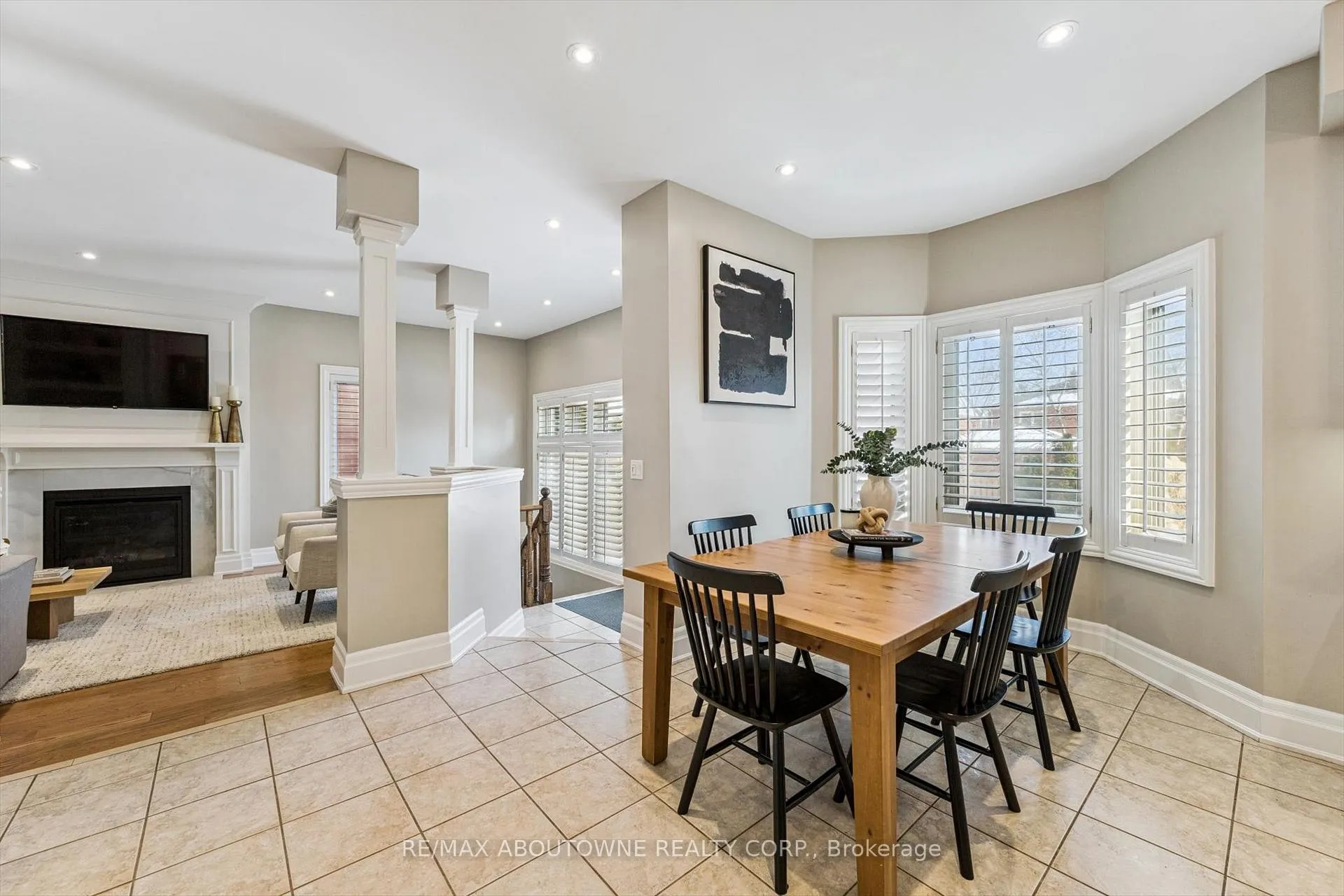 Photo 12 of 256 Lexington Road, Oakville, River Oaks — HOMEH