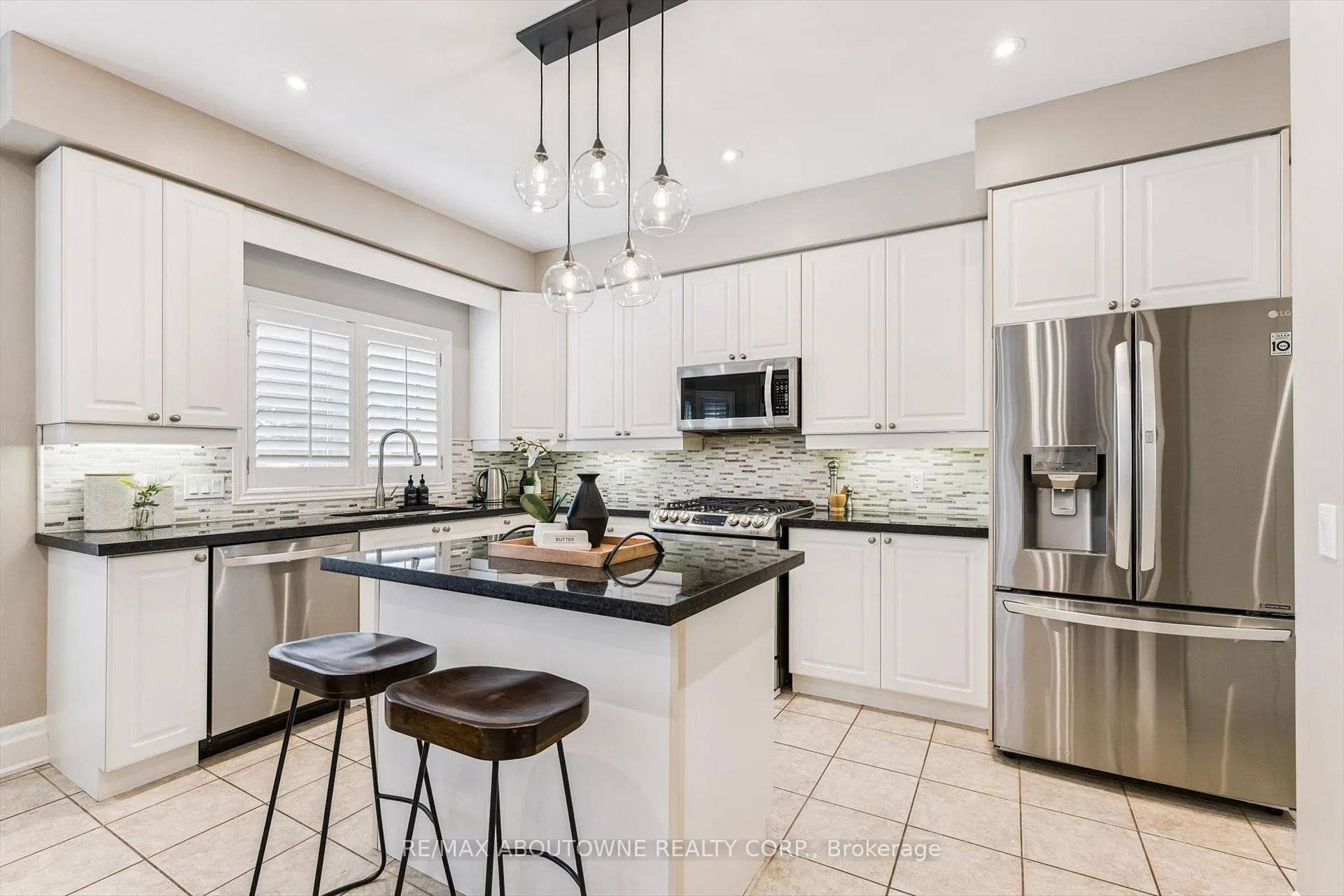 Photo 13 of 256 Lexington Road, Oakville, River Oaks — HOMEH
