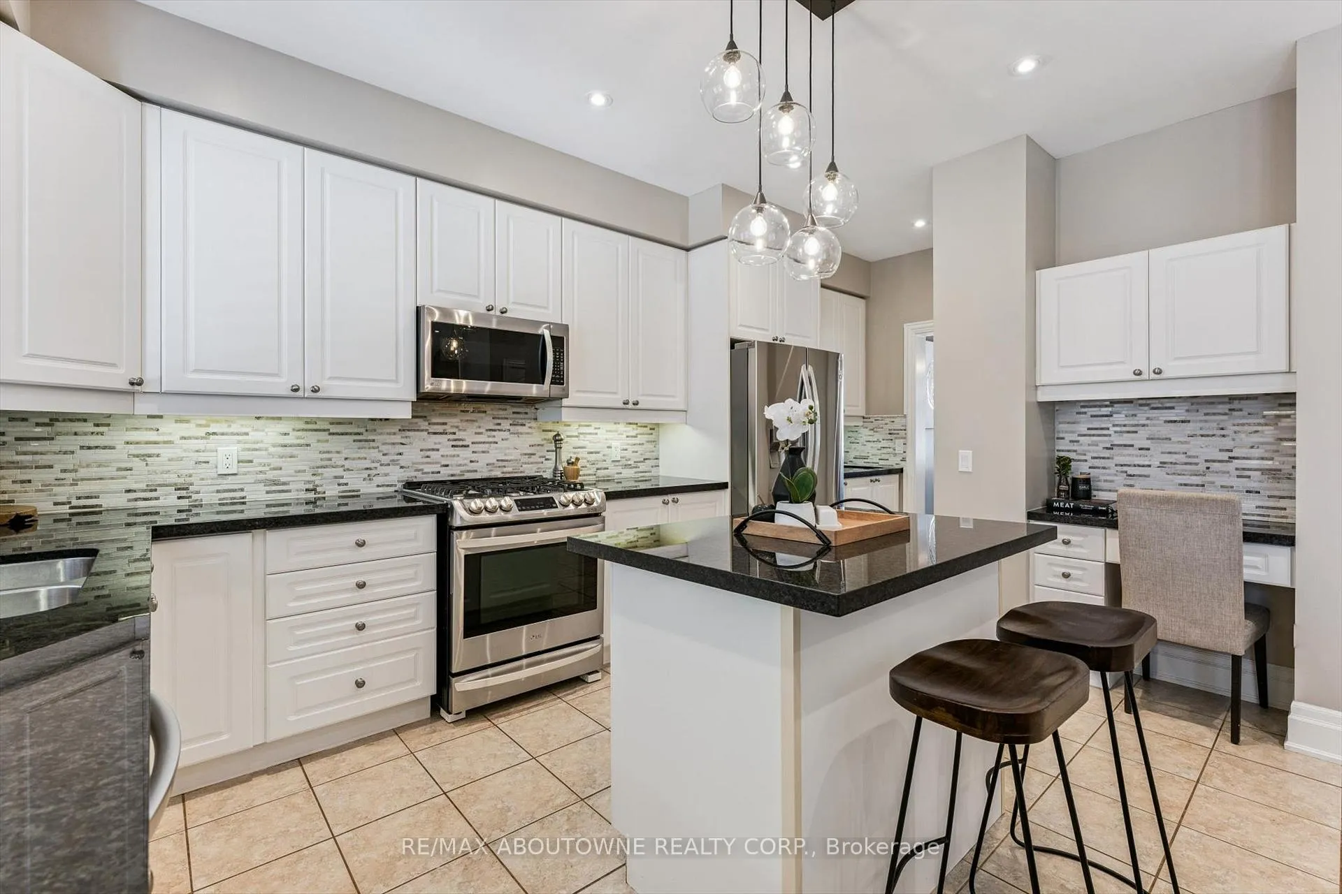 Photo 14 of 256 Lexington Road, Oakville, River Oaks — HOMEH