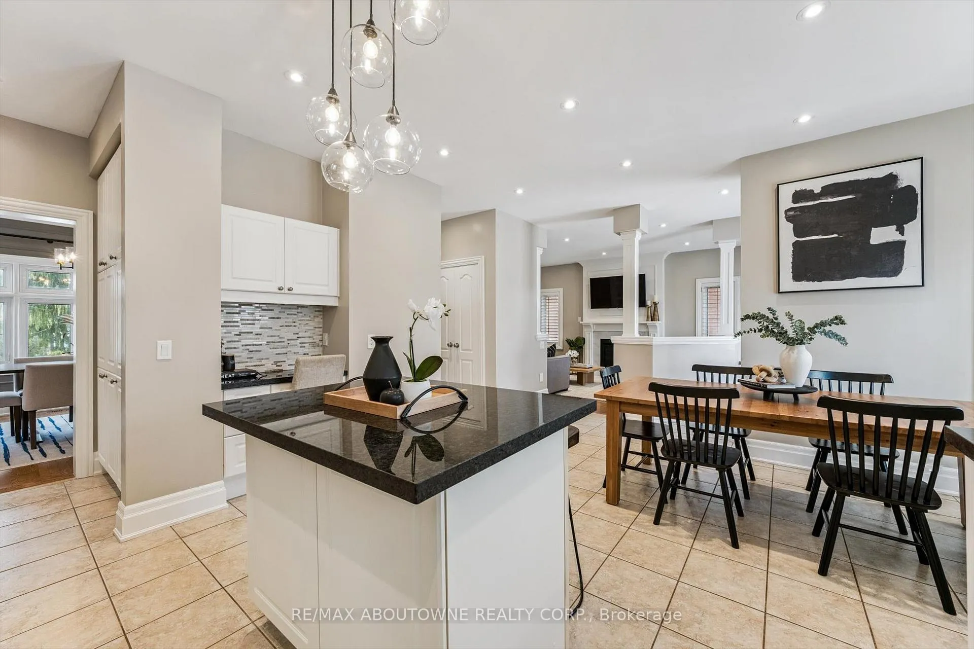 Photo 15 of 256 Lexington Road, Oakville, River Oaks — HOMEH