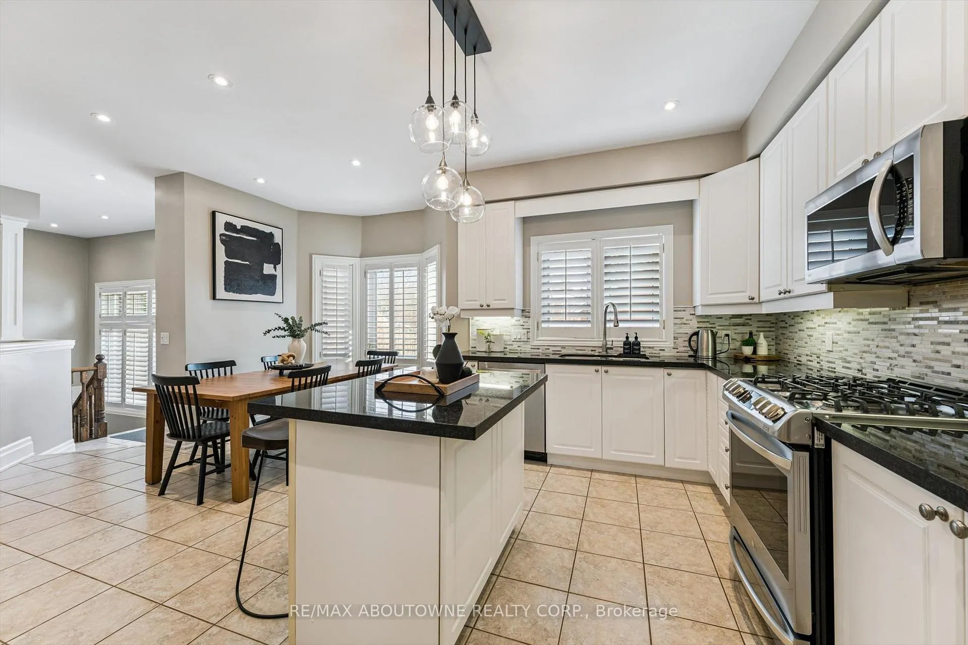 Photo 16 of 256 Lexington Road, Oakville, River Oaks — HOMEH