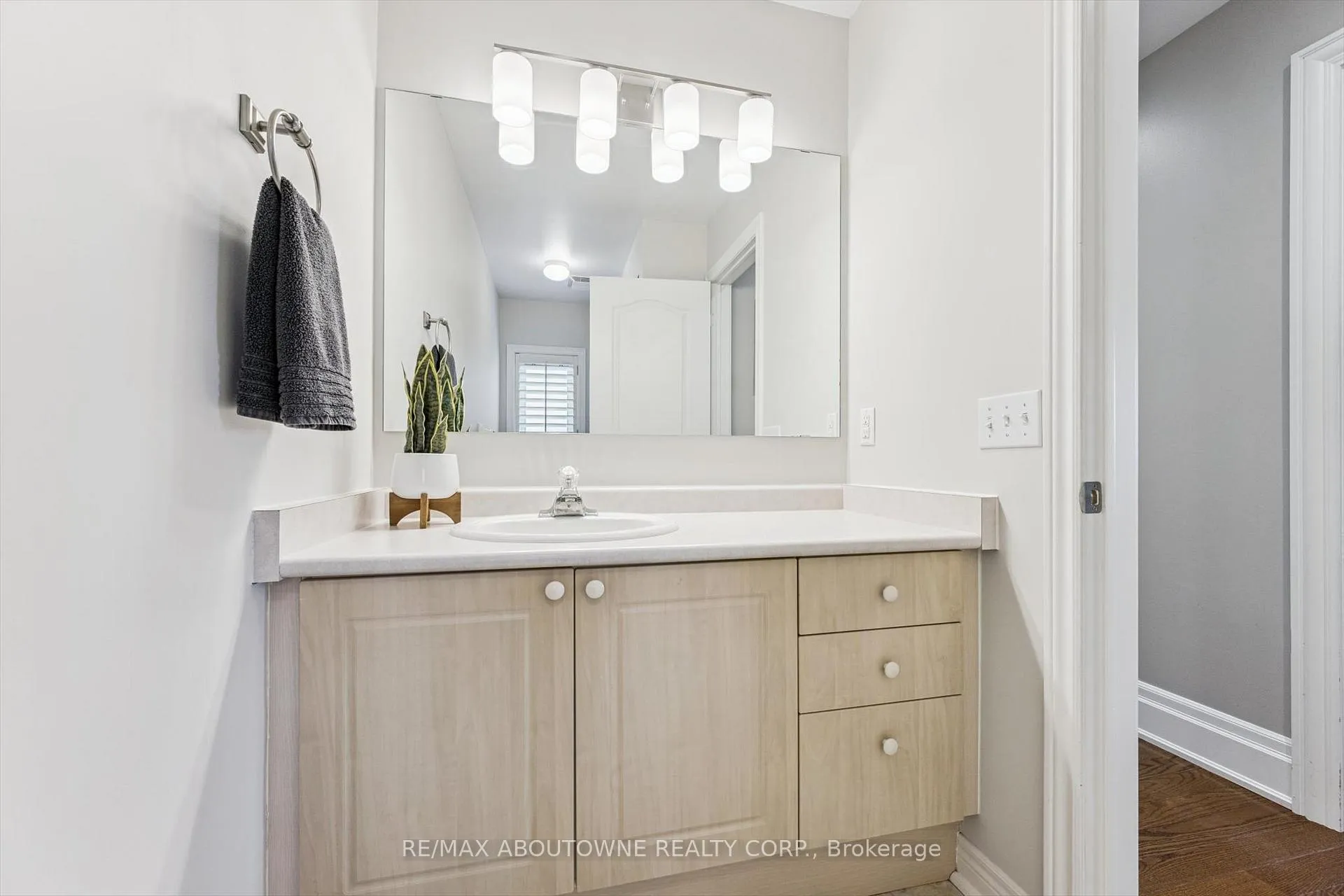 Photo 36 of 256 Lexington Road, Oakville, River Oaks — HOMEH