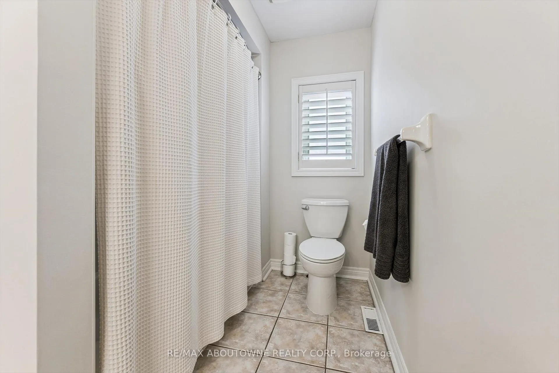 Photo 37 of 256 Lexington Road, Oakville, River Oaks — HOMEH