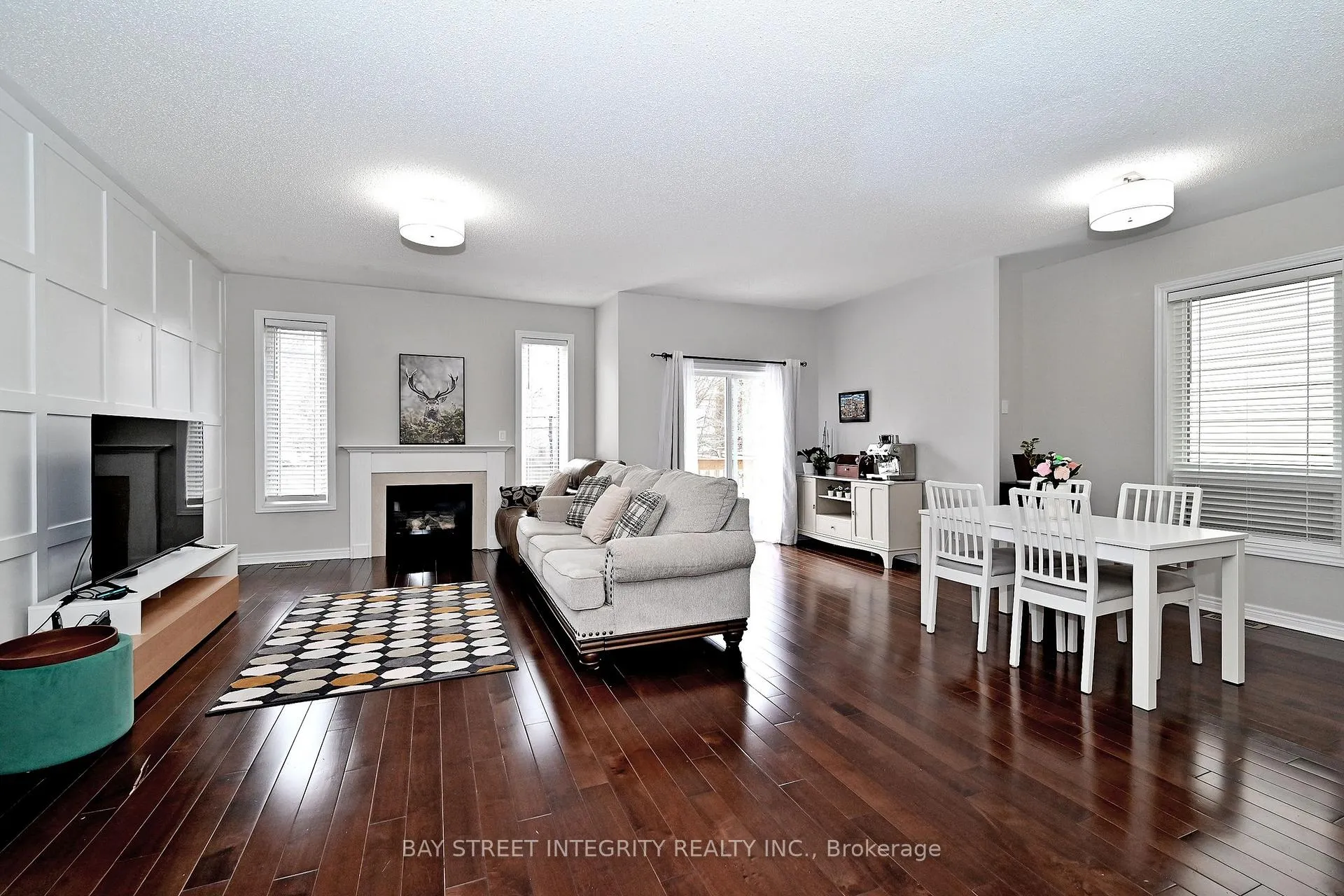 Photo 3 of 60 Darius Harns Drive, Whitby, Brooklin — HOMEH