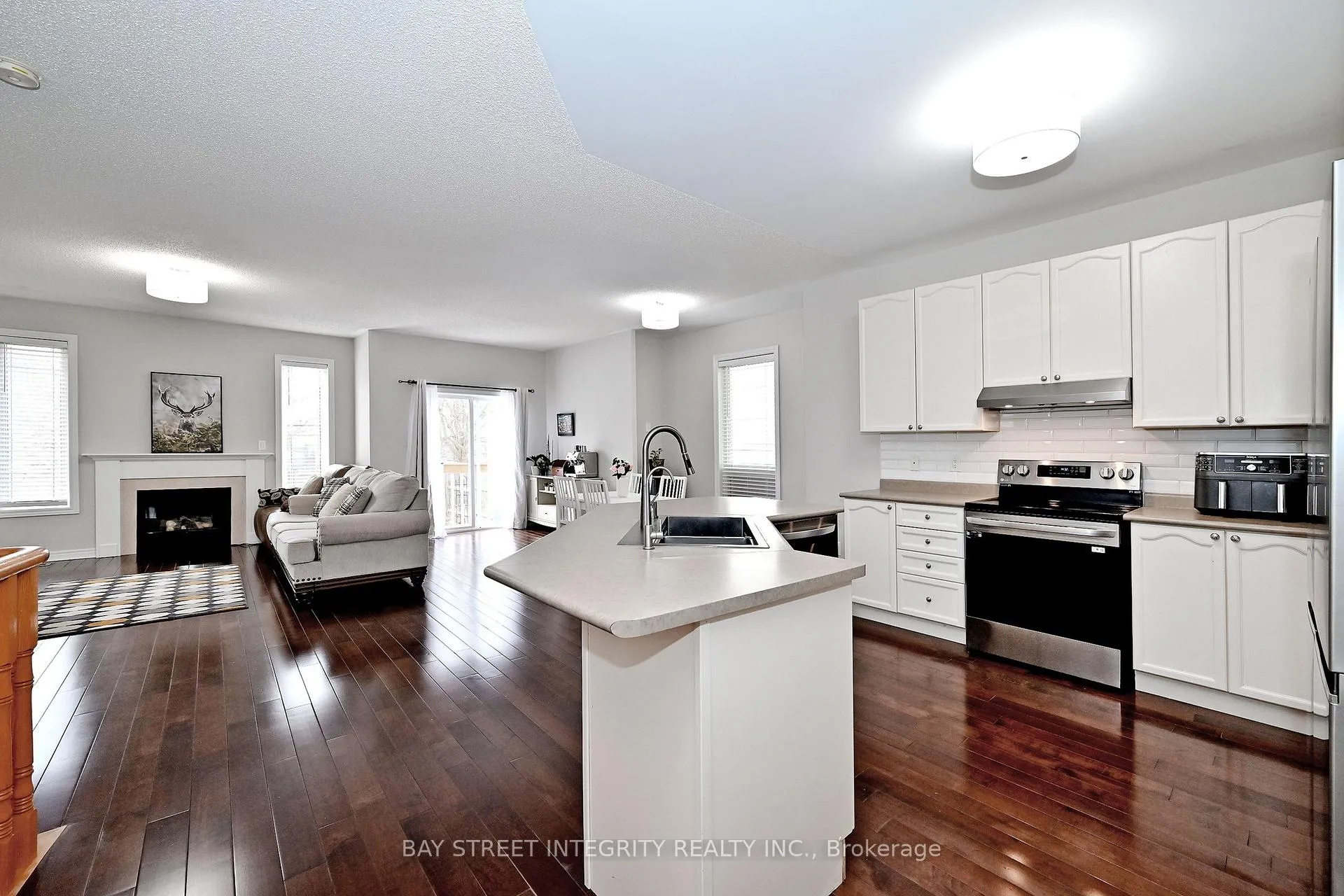 Photo 7 of 60 Darius Harns Drive, Whitby, Brooklin — HOMEH