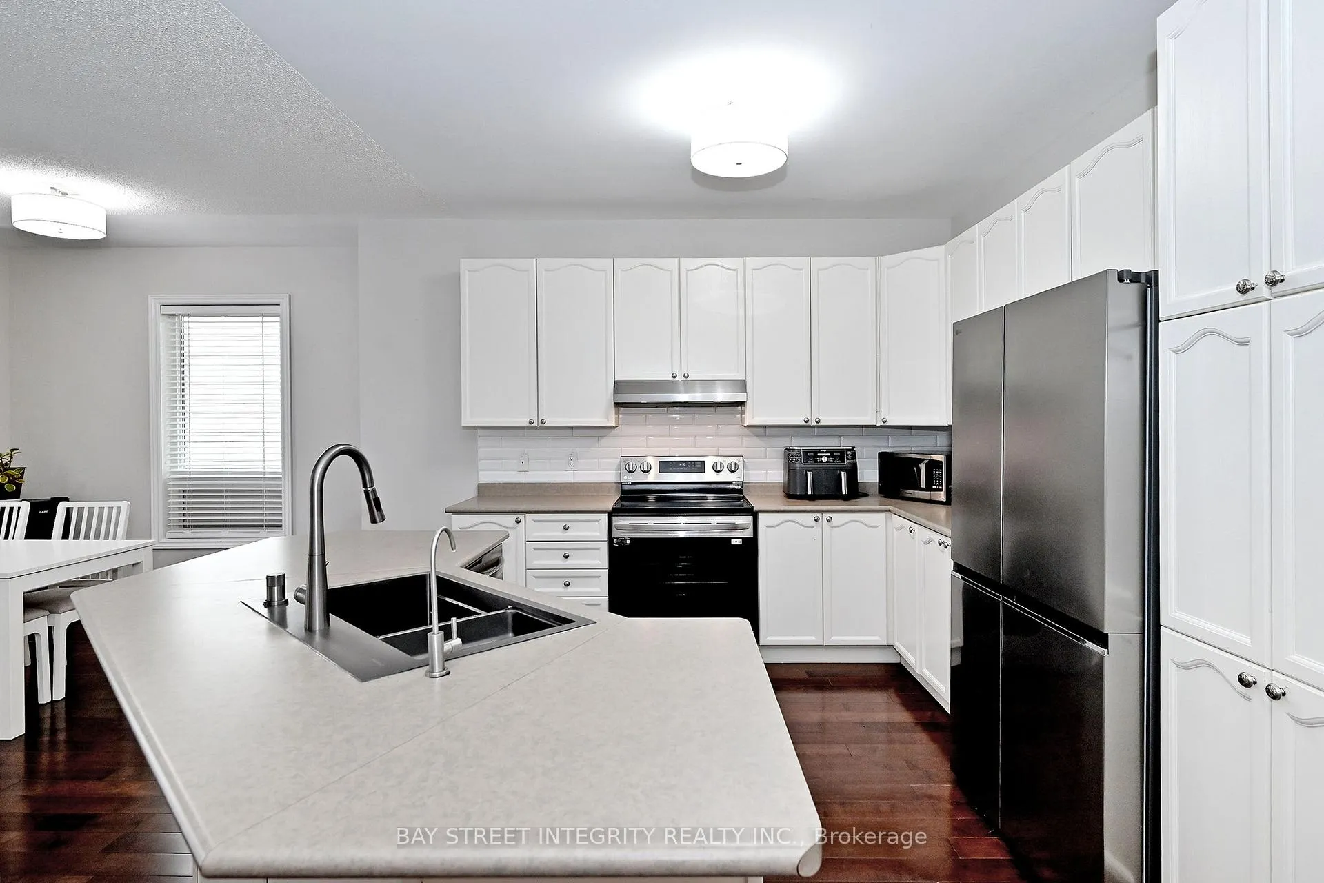 Photo 9 of 60 Darius Harns Drive, Whitby, Brooklin — HOMEH