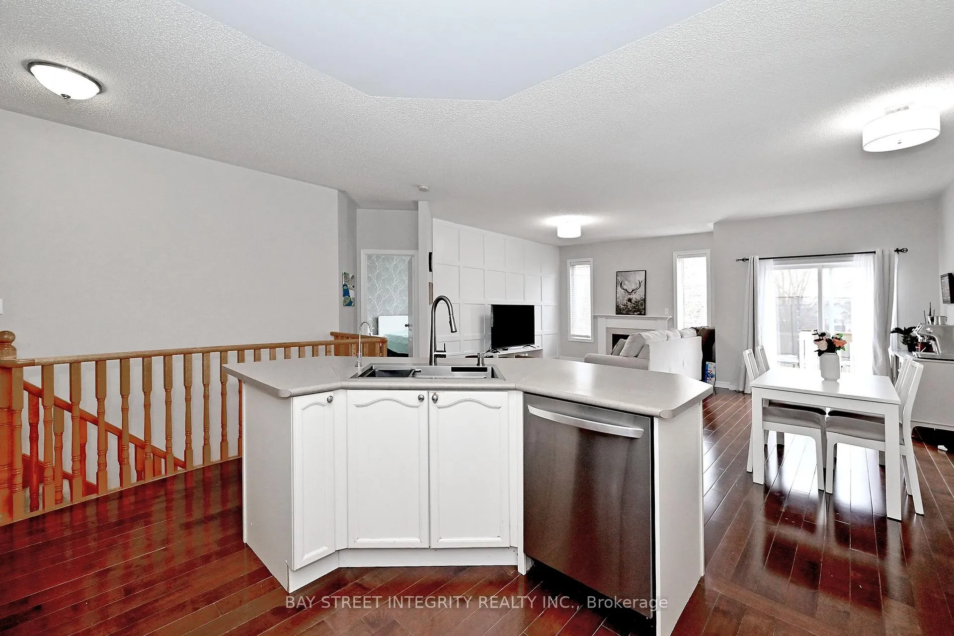 Photo 12 of 60 Darius Harns Drive, Whitby, Brooklin — HOMEH