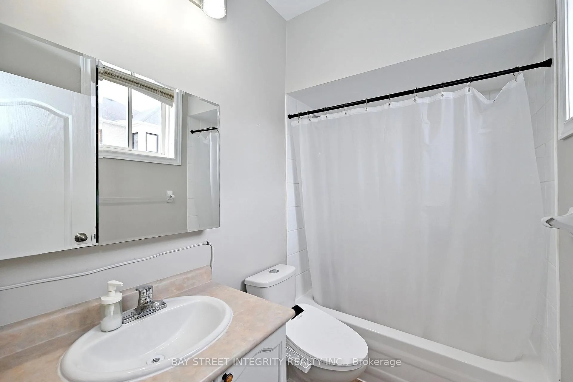 Photo 17 of 60 Darius Harns Drive, Whitby, Brooklin — HOMEH