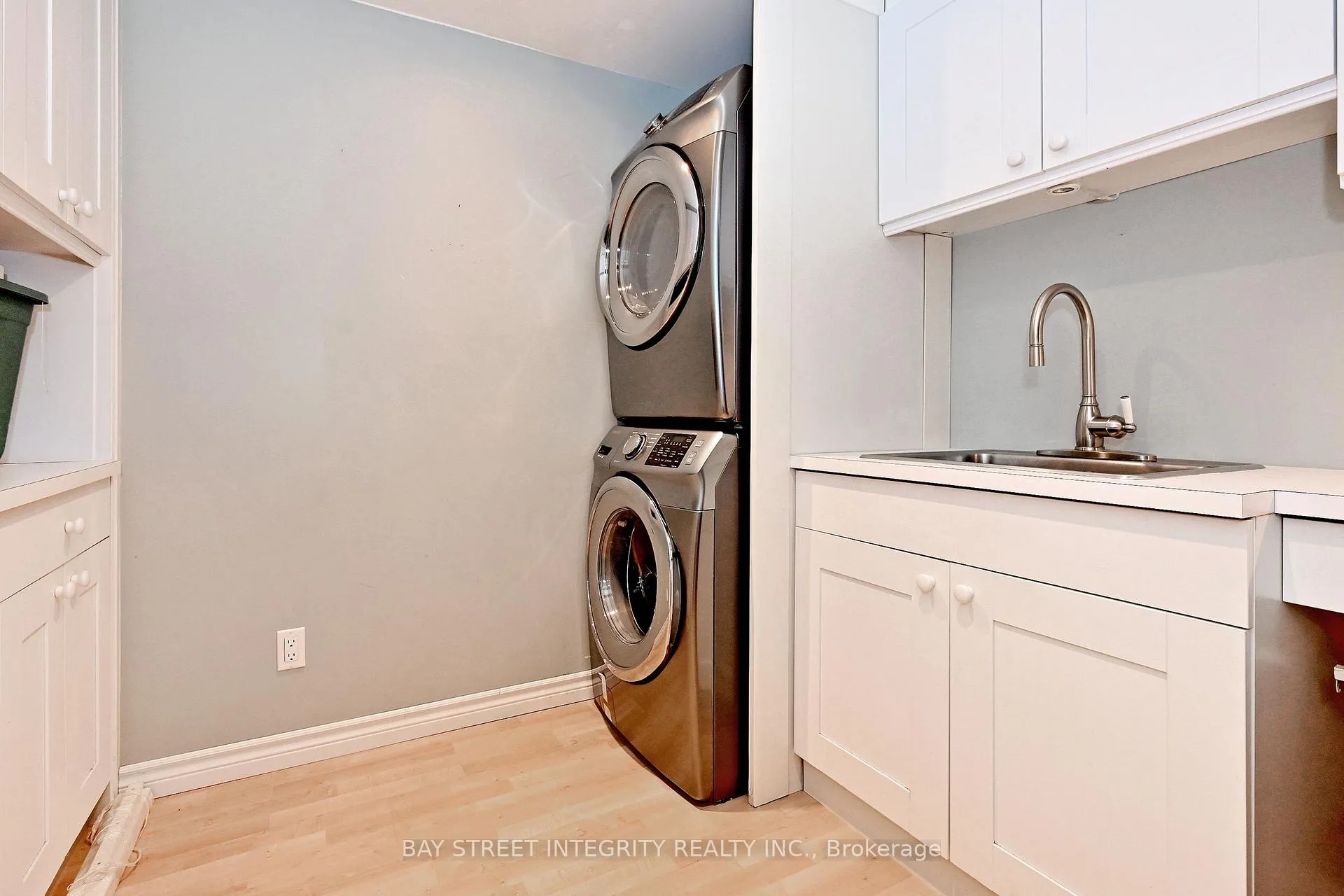Photo 34 of 60 Darius Harns Drive, Whitby, Brooklin — HOMEH