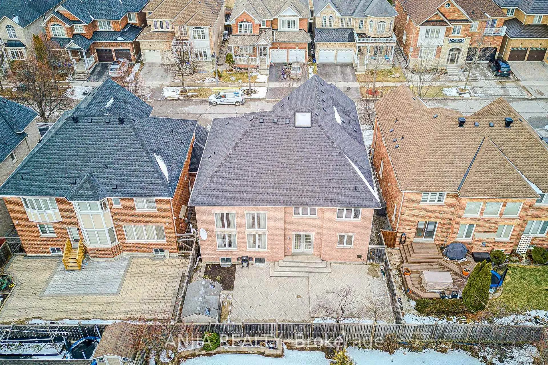 Photo 4 of 10 Golden Meadow Drive, Markham, Wismer — HOMEH