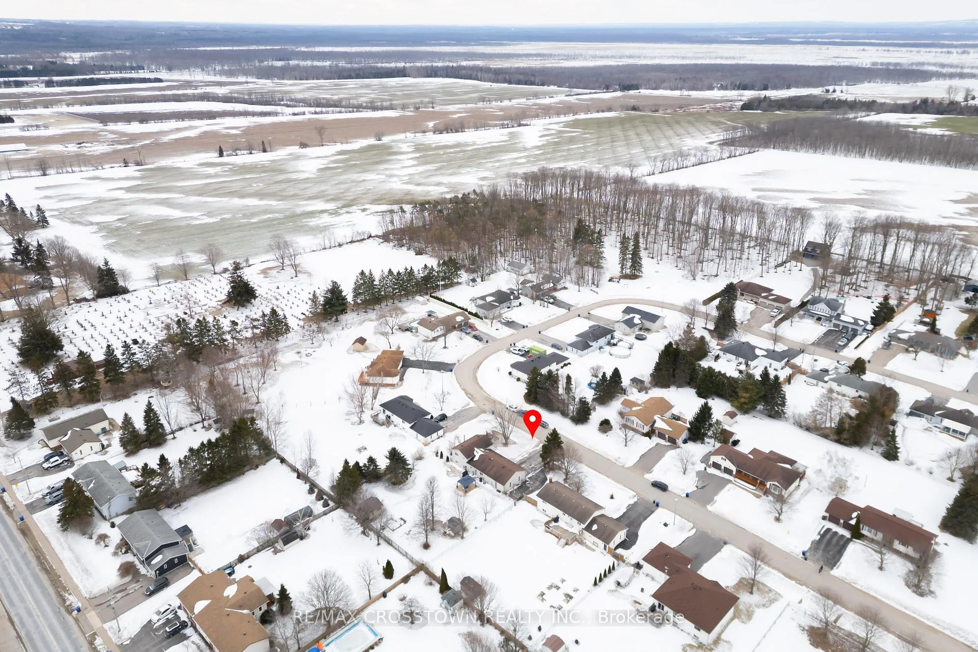 Photo 3 of 54 Foyston Park Circle, Springwater, Minesing — HOMEH