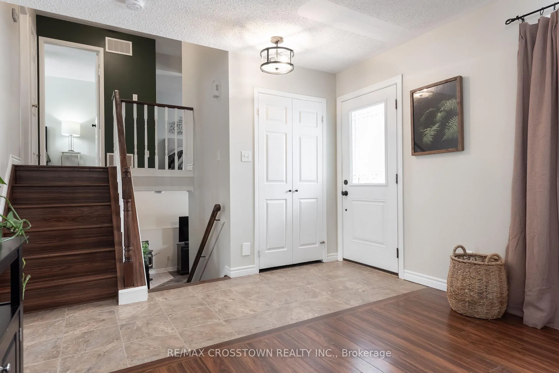 Photo 4 of 54 Foyston Park Circle, Springwater, Minesing — HOMEH