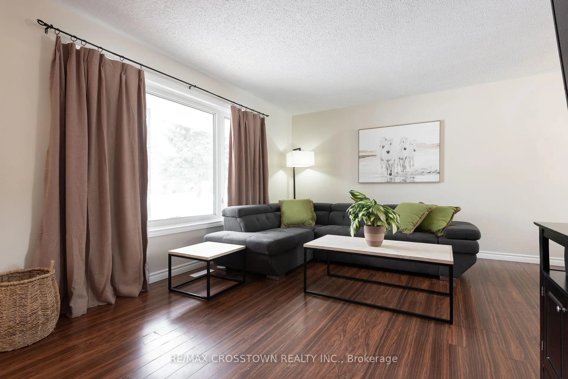 Photo 6 of 54 Foyston Park Circle, Springwater, Minesing — HOMEH