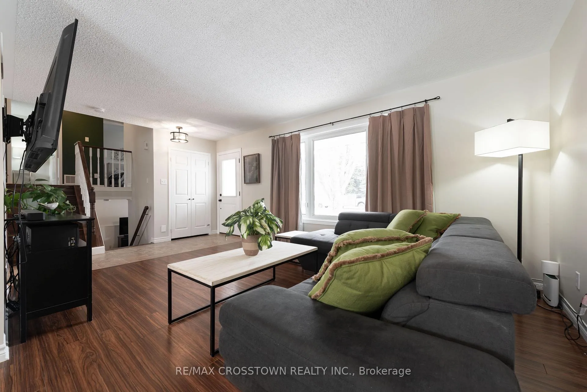 Photo 8 of 54 Foyston Park Circle, Springwater, Minesing — HOMEH