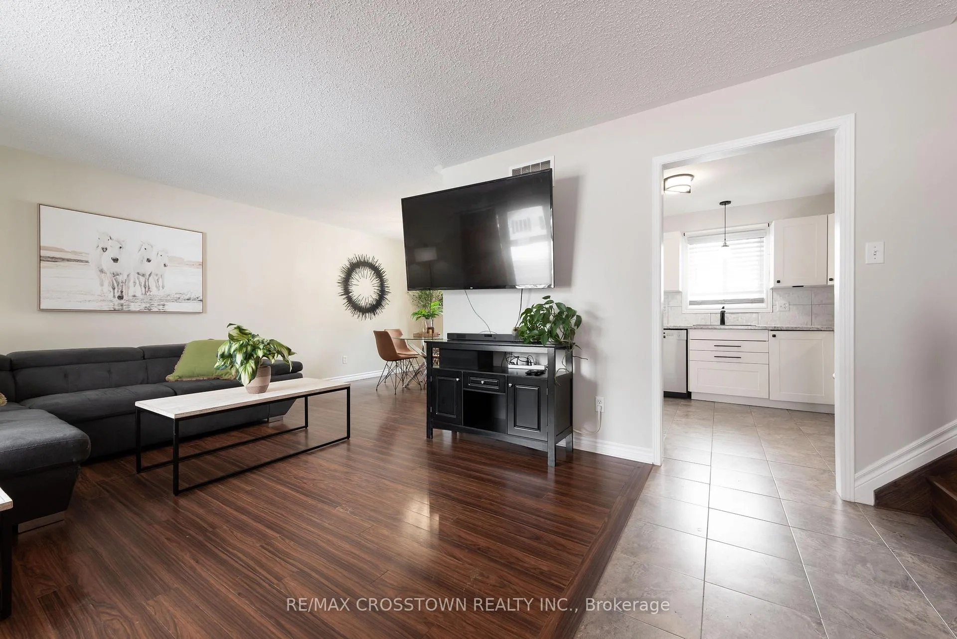 Photo 9 of 54 Foyston Park Circle, Springwater, Minesing — HOMEH