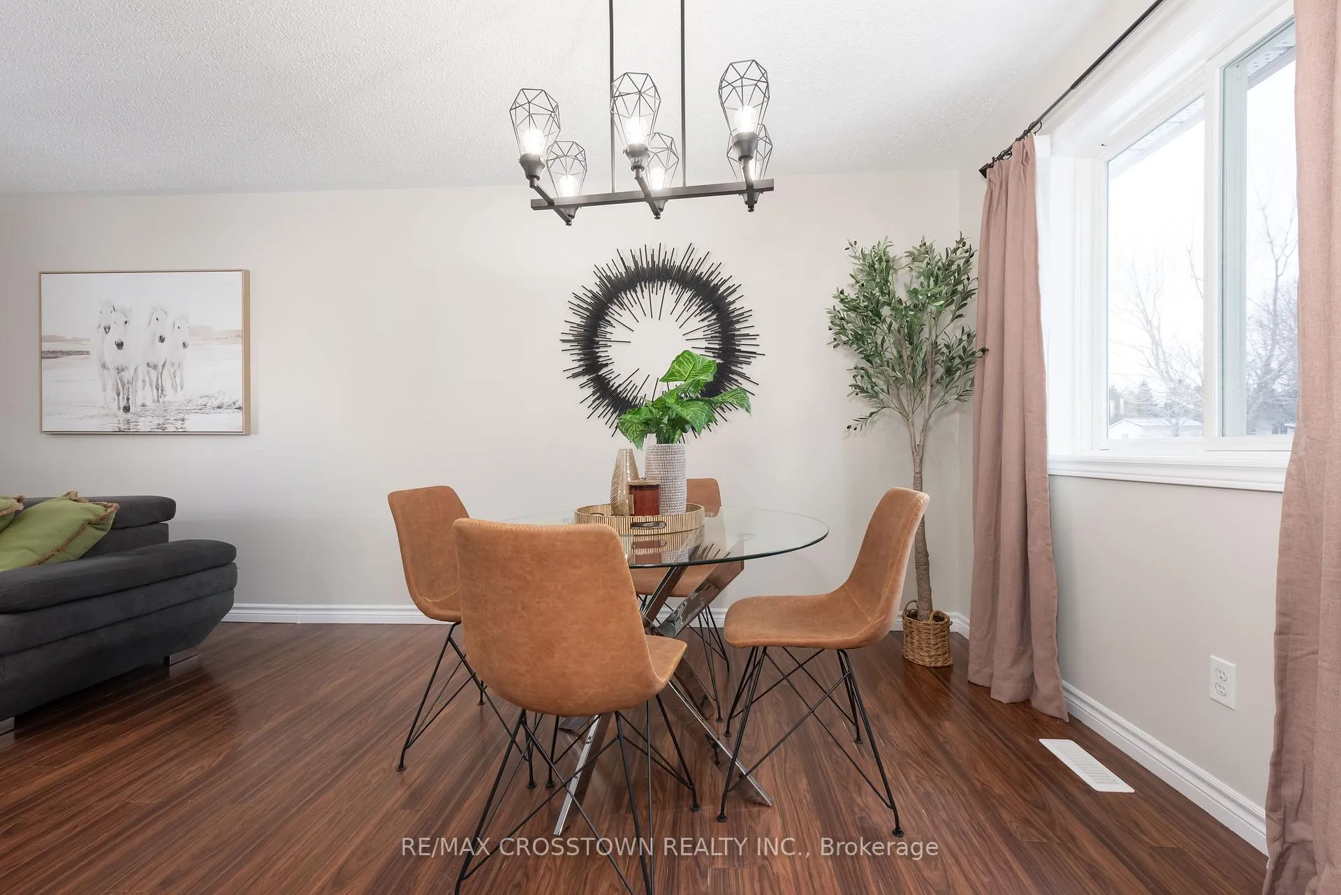 Photo 10 of 54 Foyston Park Circle, Springwater, Minesing — HOMEH