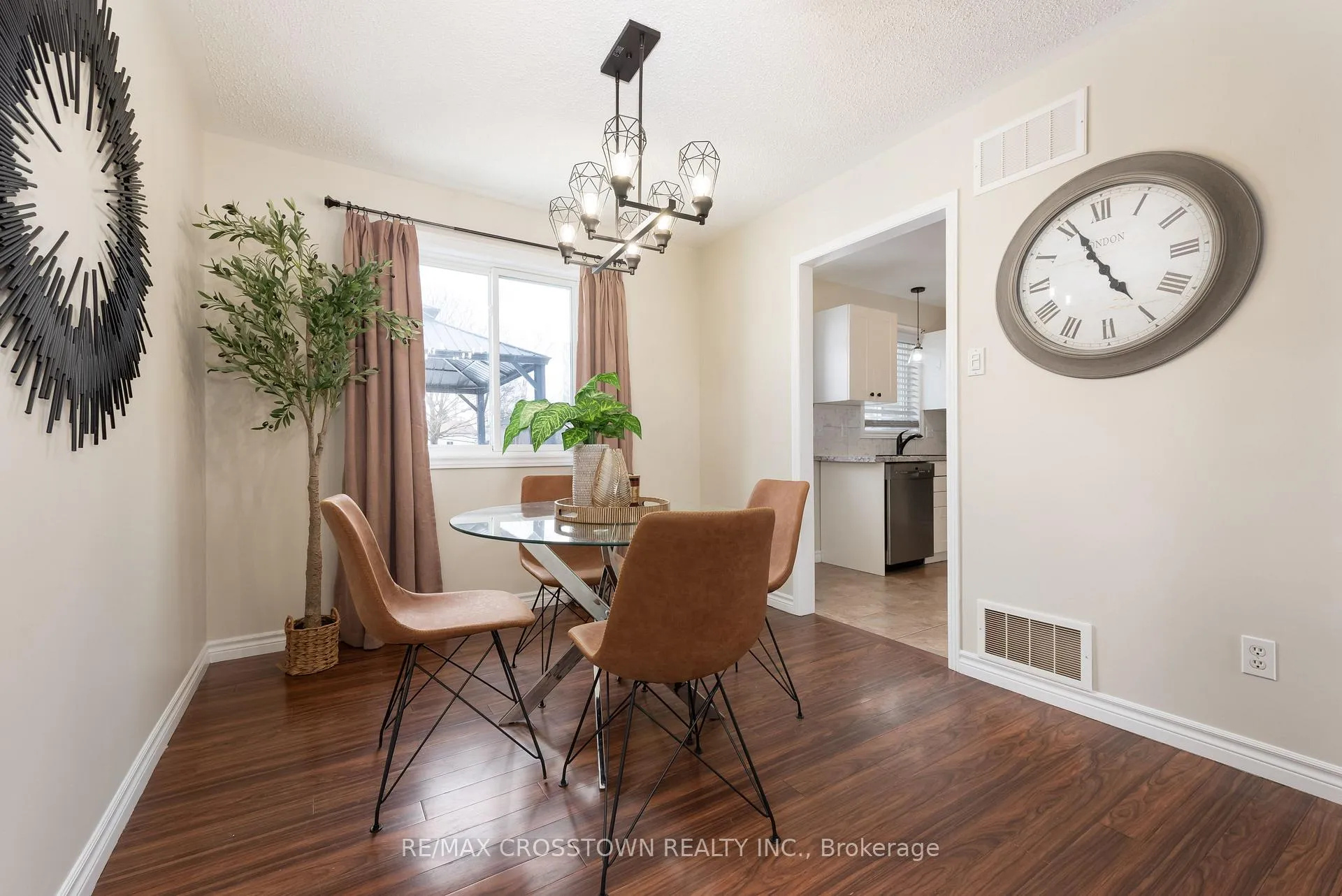 Photo 12 of 54 Foyston Park Circle, Springwater, Minesing — HOMEH
