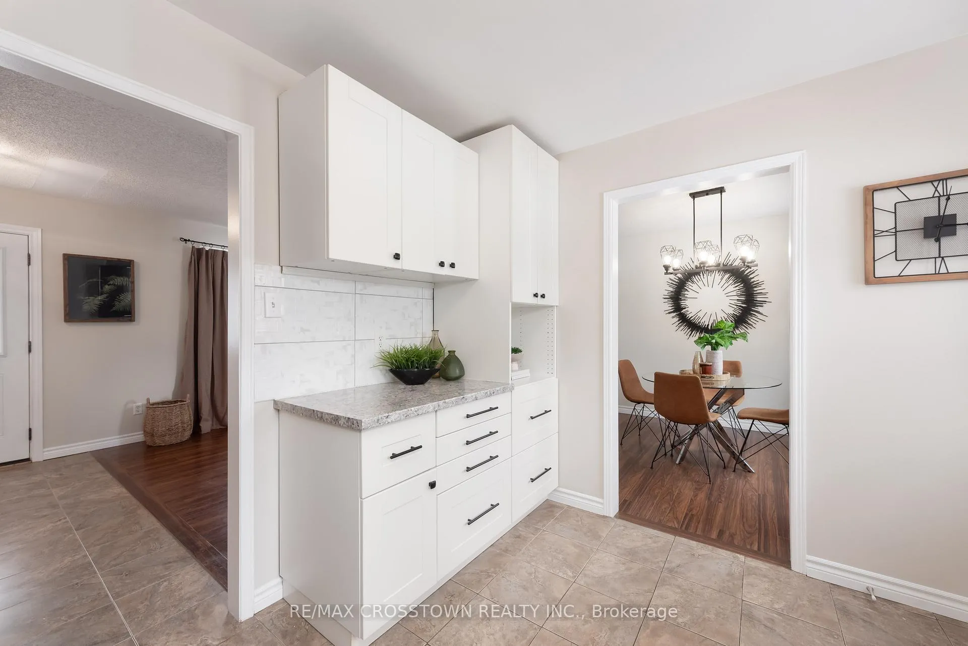 Photo 13 of 54 Foyston Park Circle, Springwater, Minesing — HOMEH