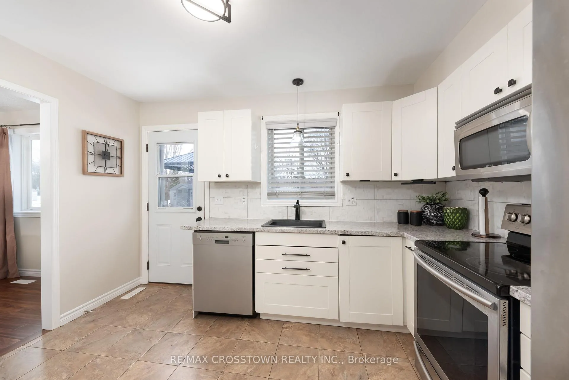 Photo 14 of 54 Foyston Park Circle, Springwater, Minesing — HOMEH