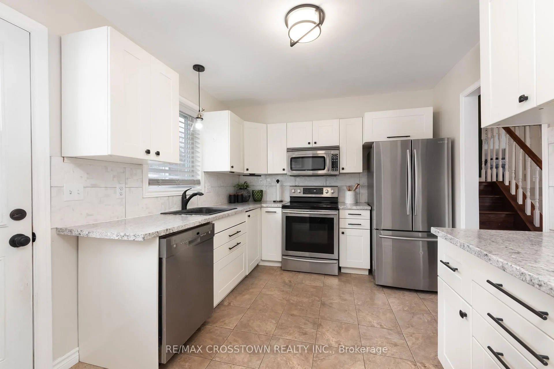 Photo 15 of 54 Foyston Park Circle, Springwater, Minesing — HOMEH