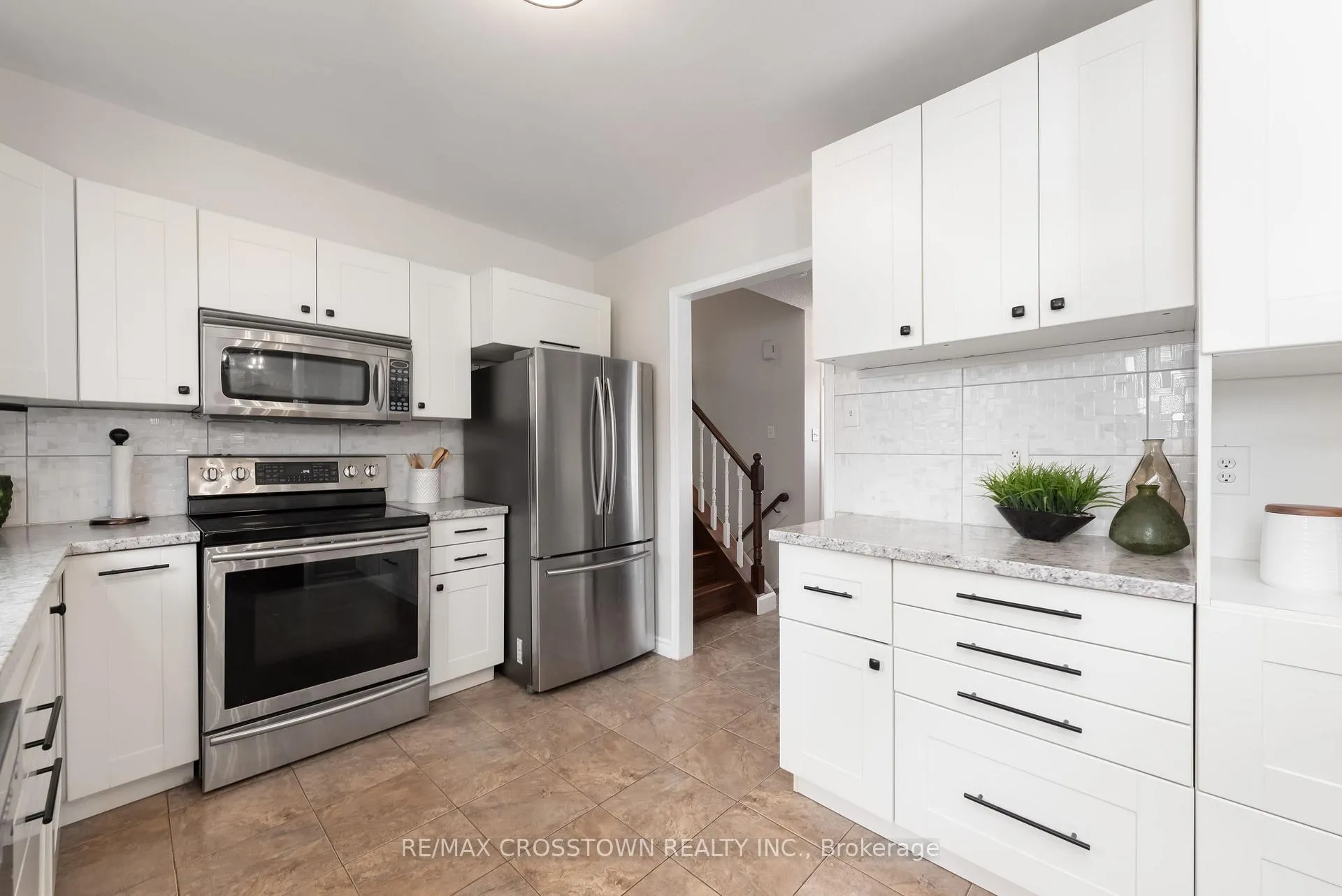 Photo 16 of 54 Foyston Park Circle, Springwater, Minesing — HOMEH