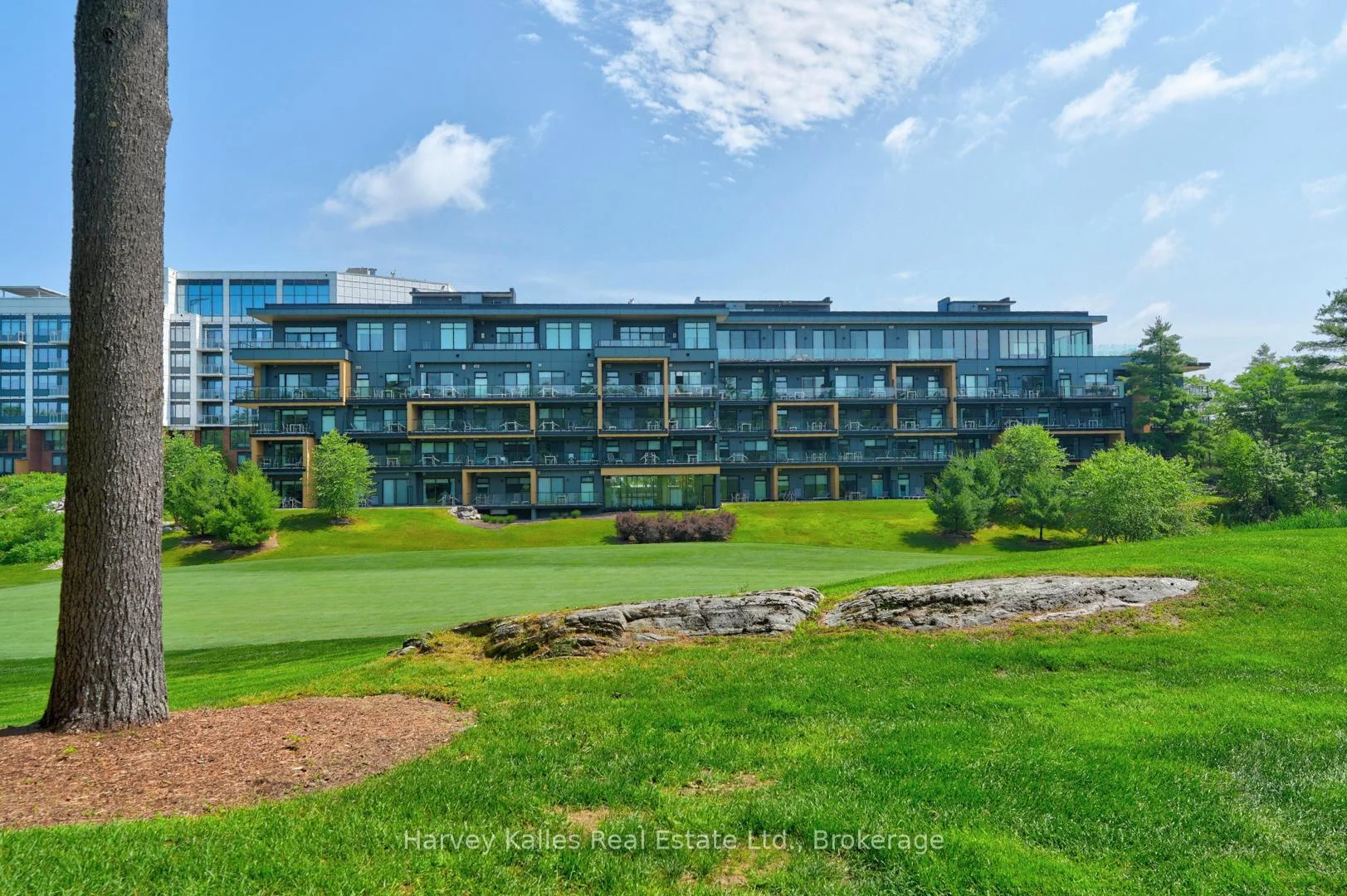 Photo 1 of Unit 401, 120 Carrick Trail, Gravenhurst, Muskoka (S) — HOMEH