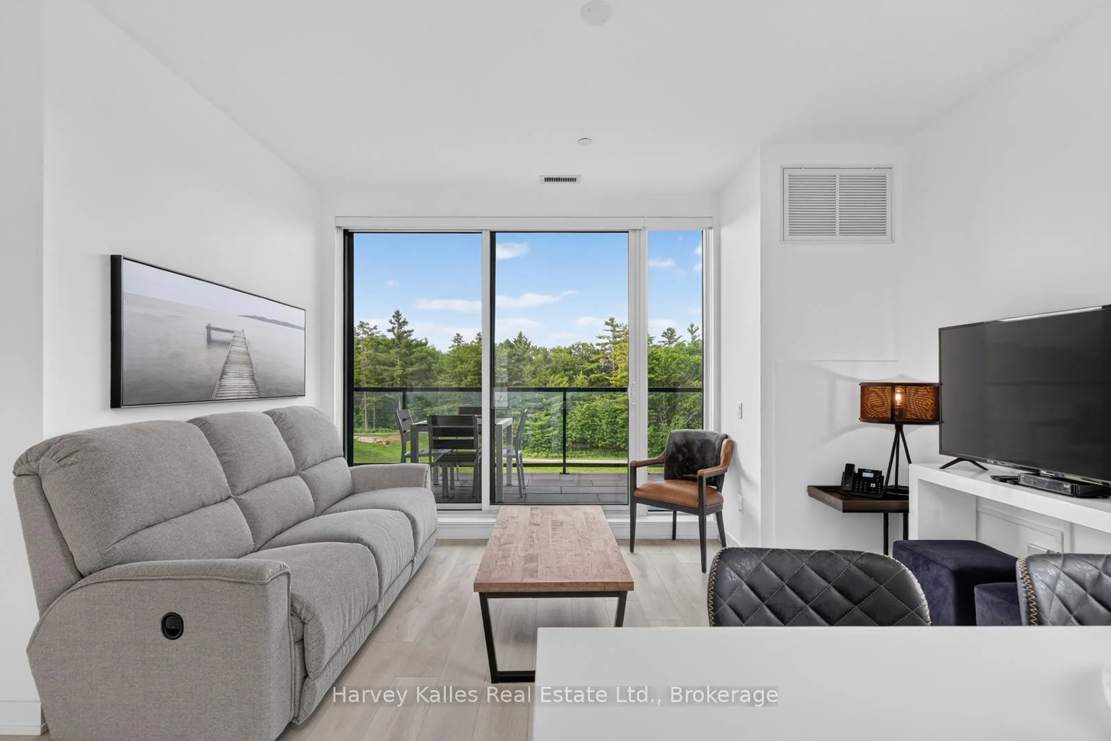 Photo 6 of Unit 401, 120 Carrick Trail, Gravenhurst, Muskoka (S) — HOMEH