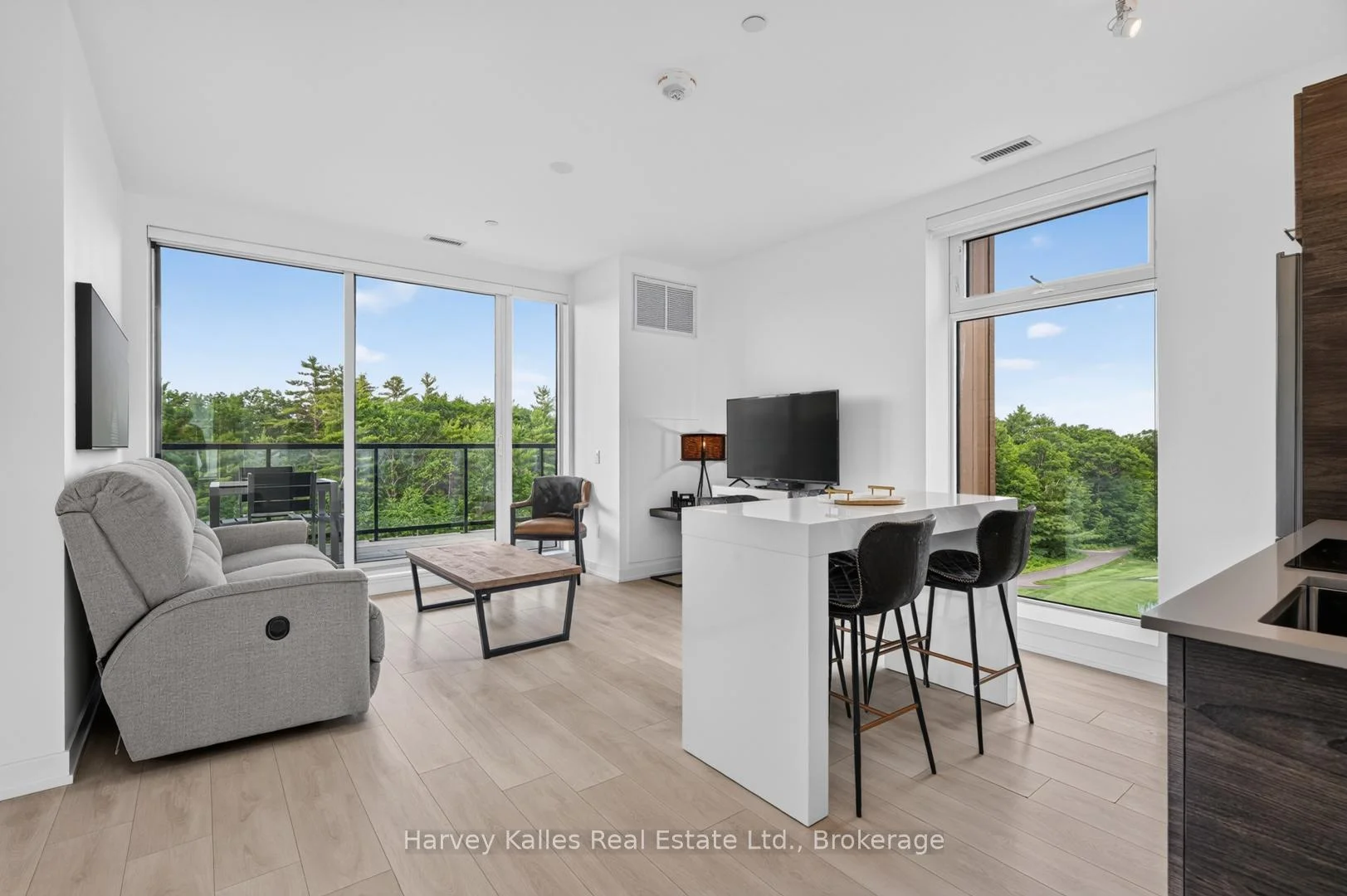 Photo 7 of Unit 401, 120 Carrick Trail, Gravenhurst, Muskoka (S) — HOMEH