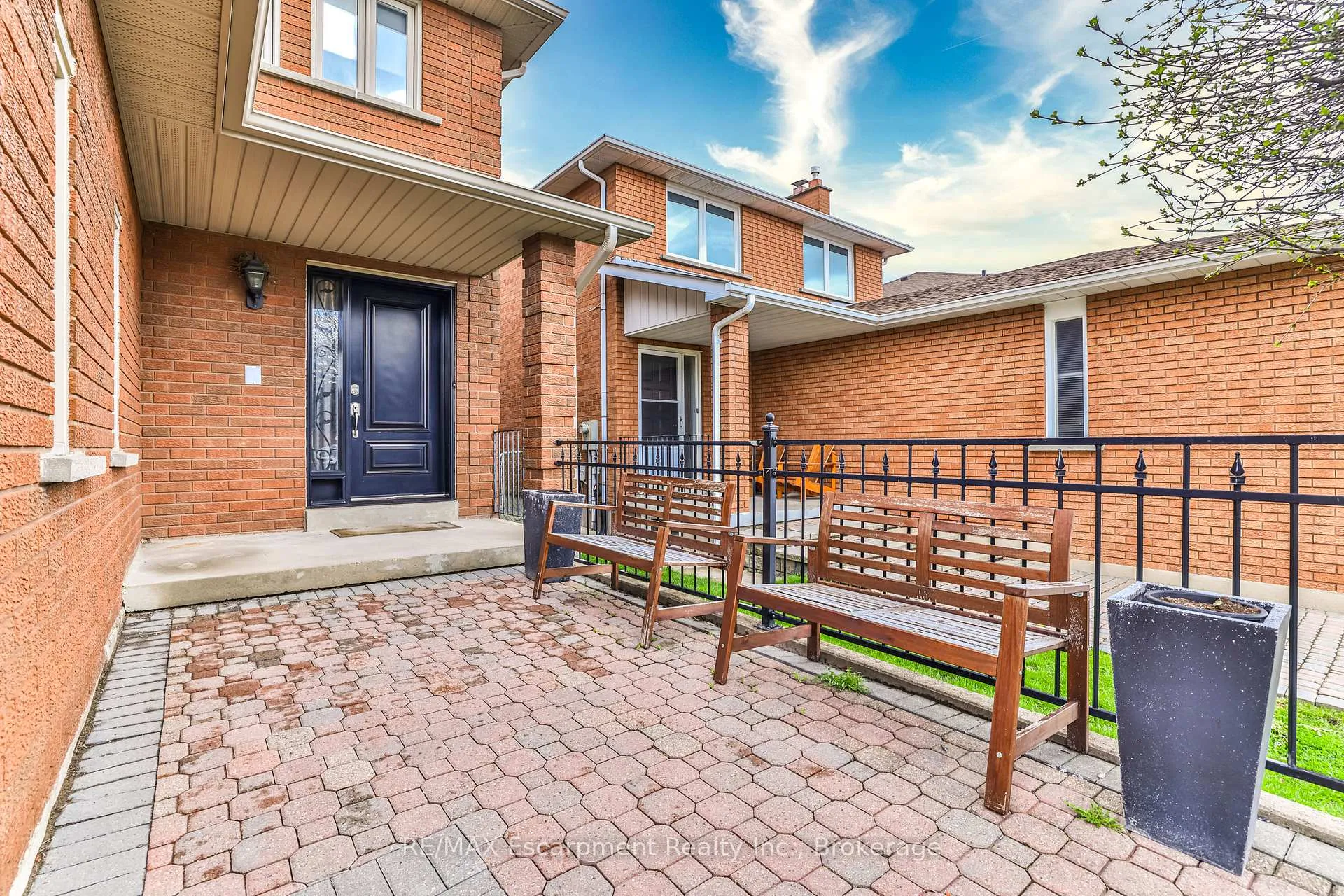 Photo 2 of 90 Waterfall Road, Vaughan, East Woodbridge — HOMEH