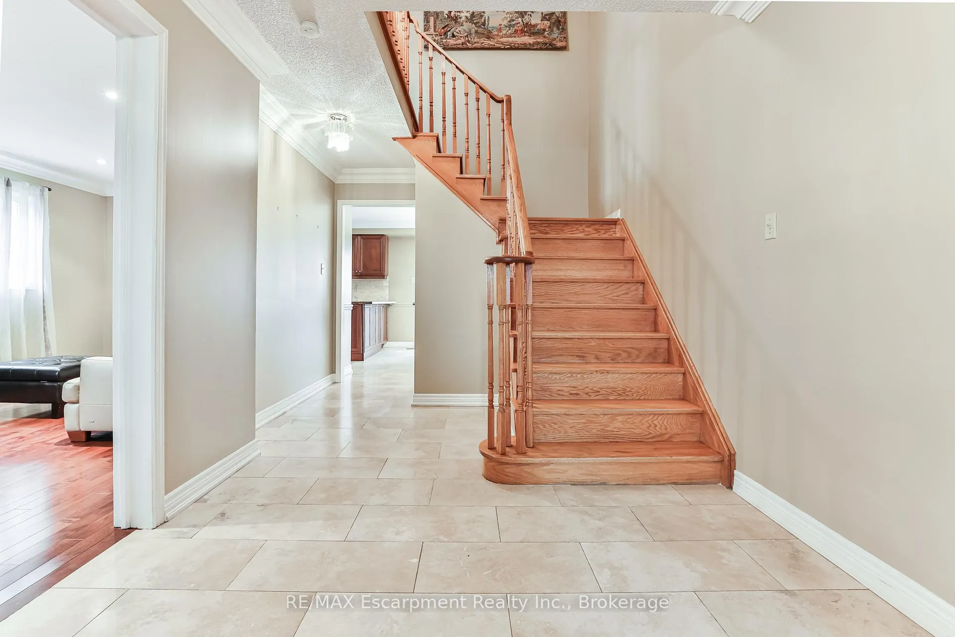 Photo 5 of 90 Waterfall Road, Vaughan, East Woodbridge — HOMEH