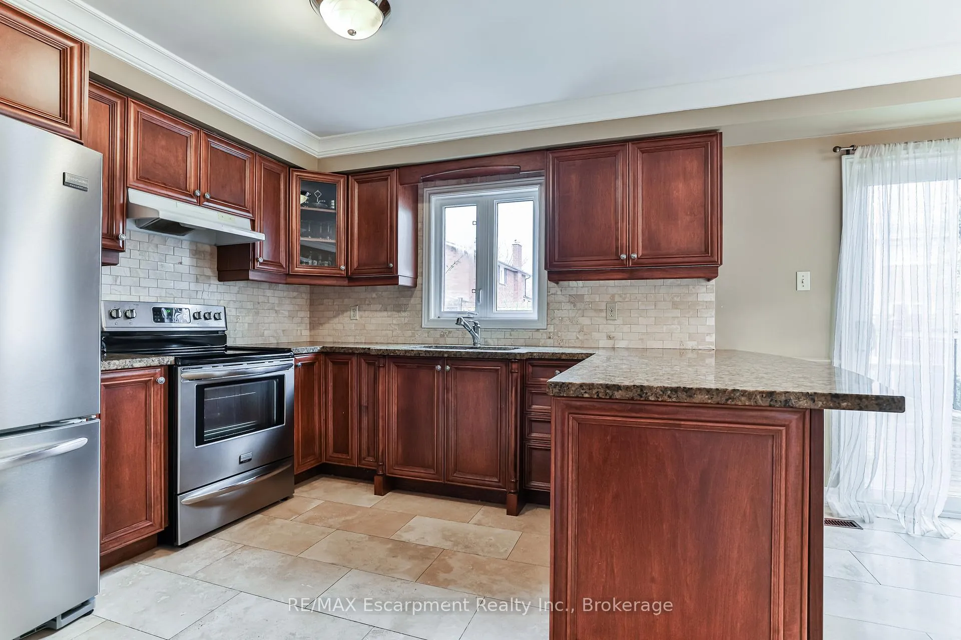 Photo 8 of 90 Waterfall Road, Vaughan, East Woodbridge — HOMEH