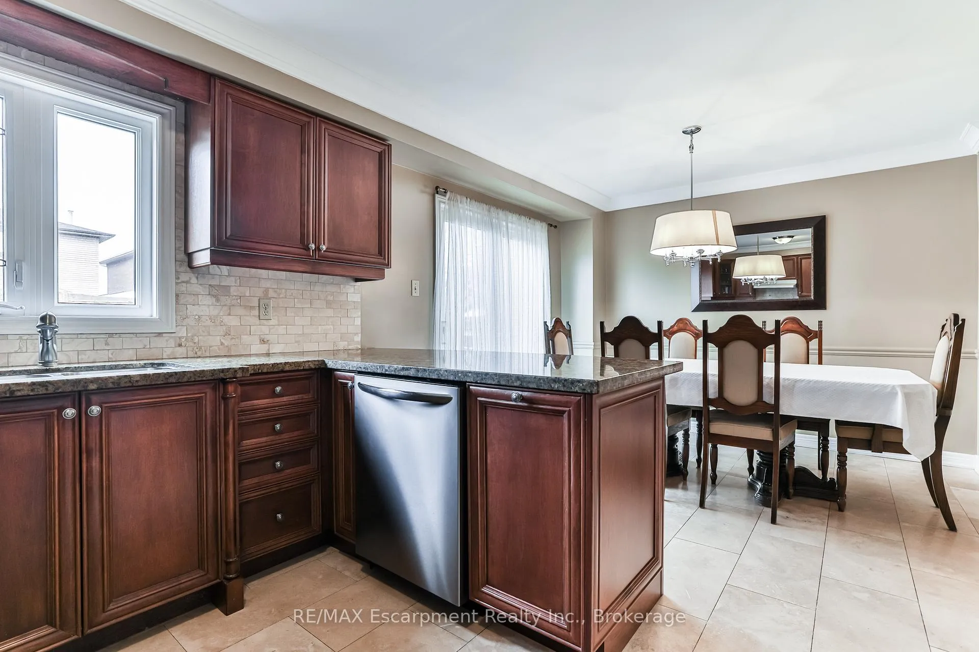 Photo 9 of 90 Waterfall Road, Vaughan, East Woodbridge — HOMEH