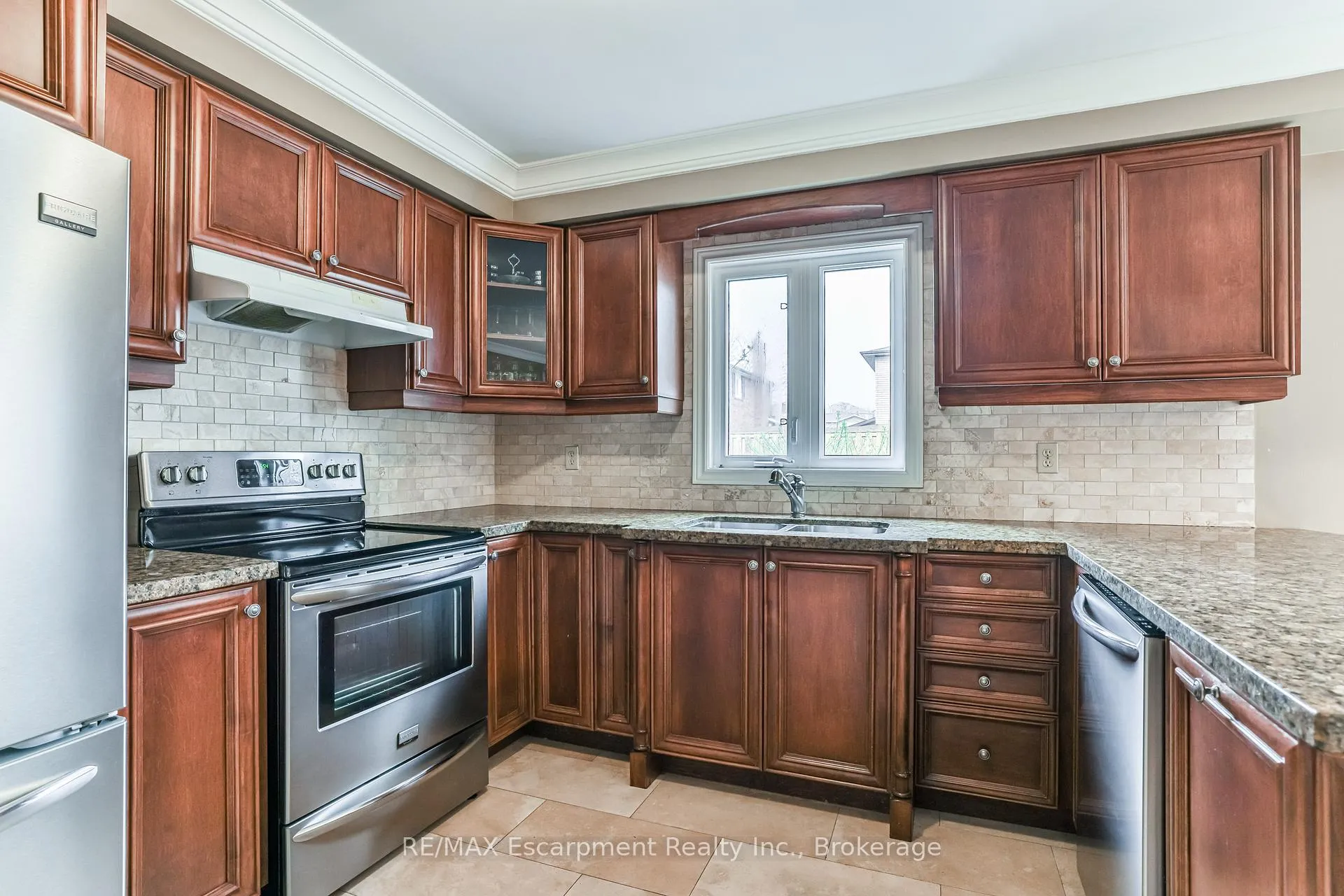 Photo 10 of 90 Waterfall Road, Vaughan, East Woodbridge — HOMEH