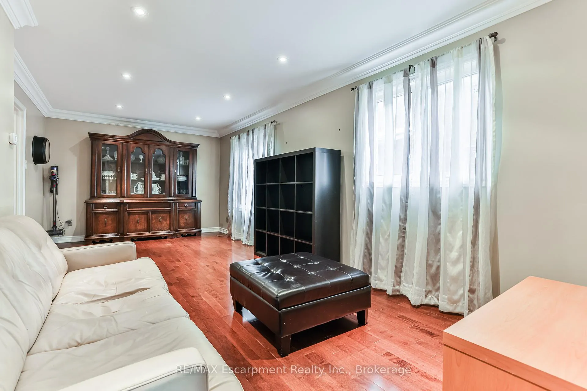 Photo 13 of 90 Waterfall Road, Vaughan, East Woodbridge — HOMEH
