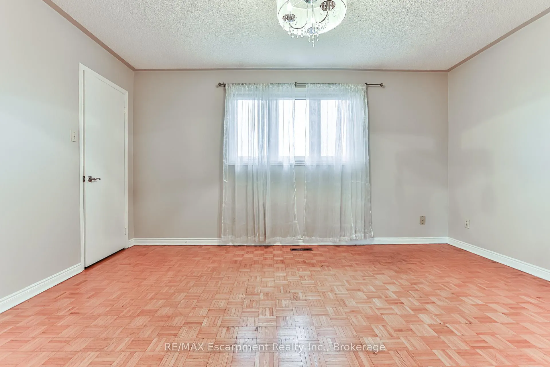 Photo 19 of 90 Waterfall Road, Vaughan, East Woodbridge — HOMEH