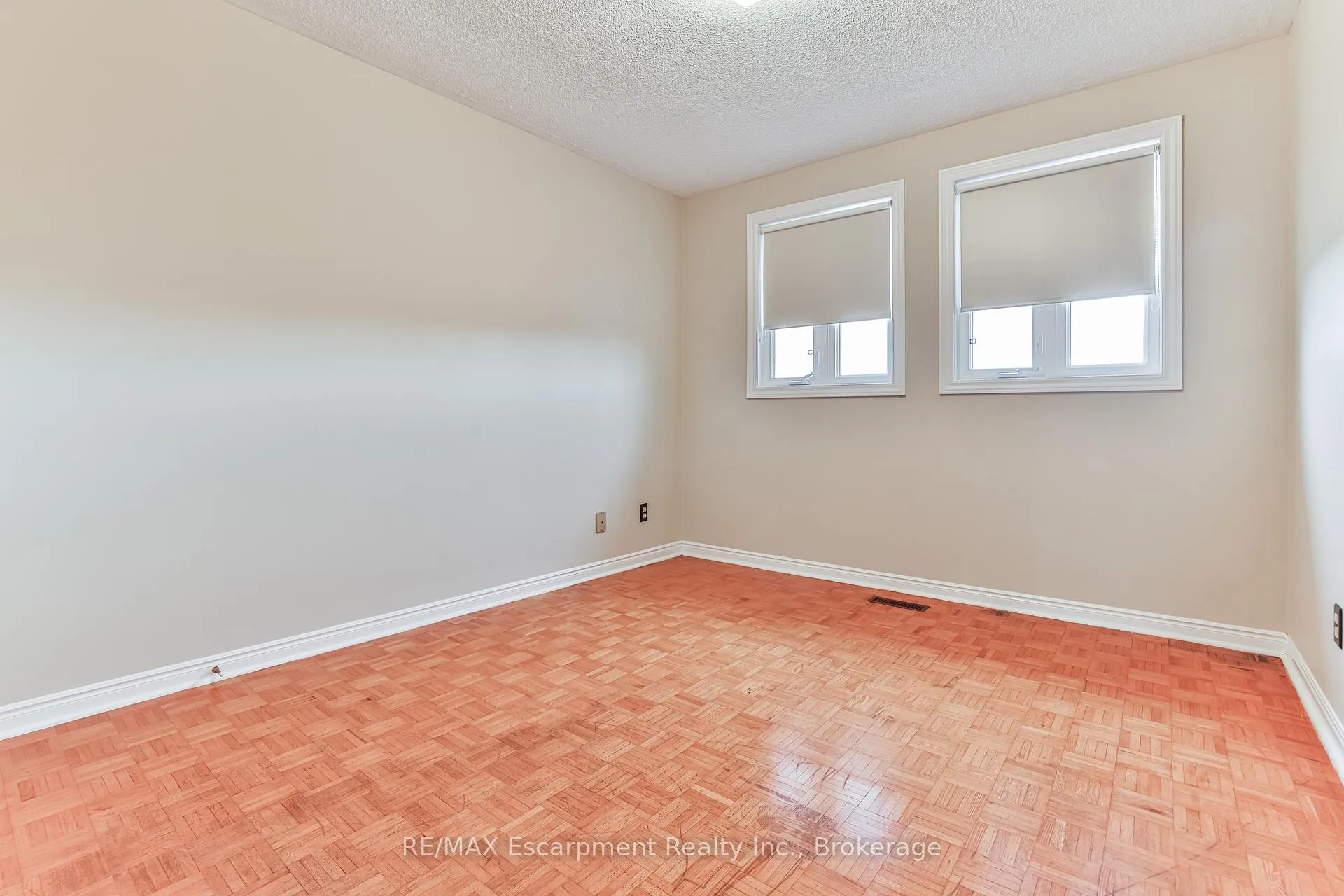 Photo 23 of 90 Waterfall Road, Vaughan, East Woodbridge — HOMEH