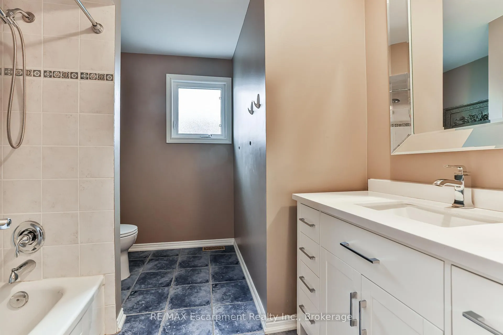 Photo 24 of 90 Waterfall Road, Vaughan, East Woodbridge — HOMEH