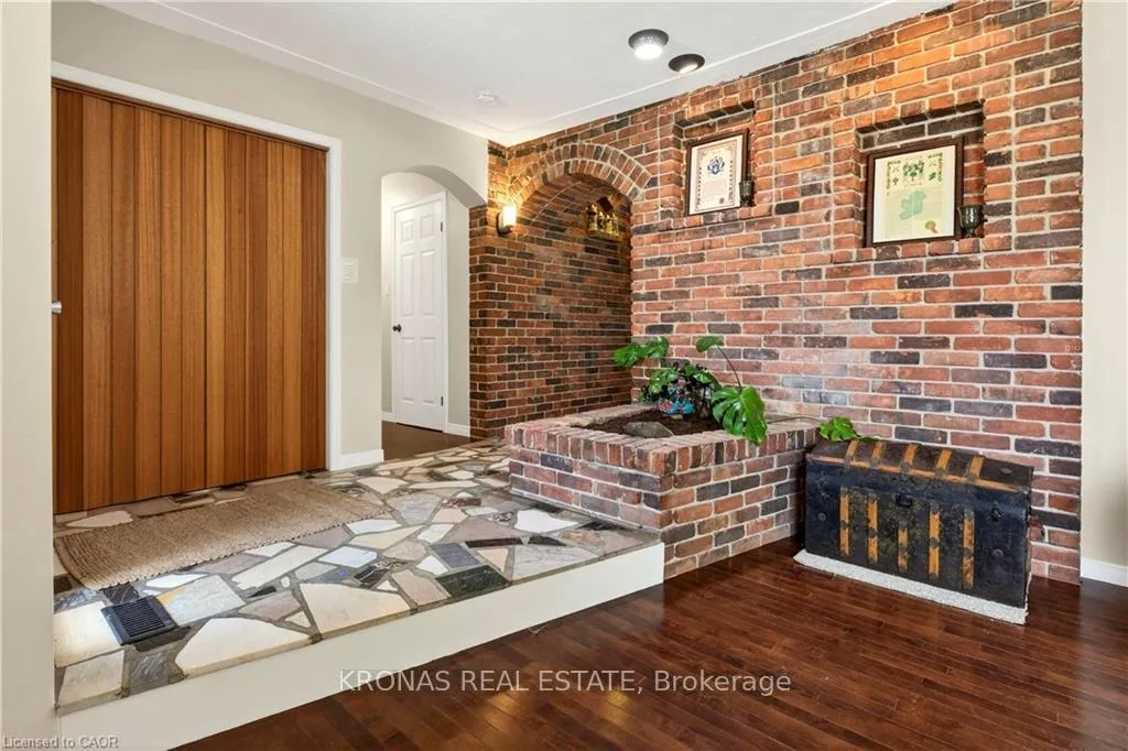 Photo 2 of 548 Book Road E, Hamilton, Airport Employment Area — HOMEH