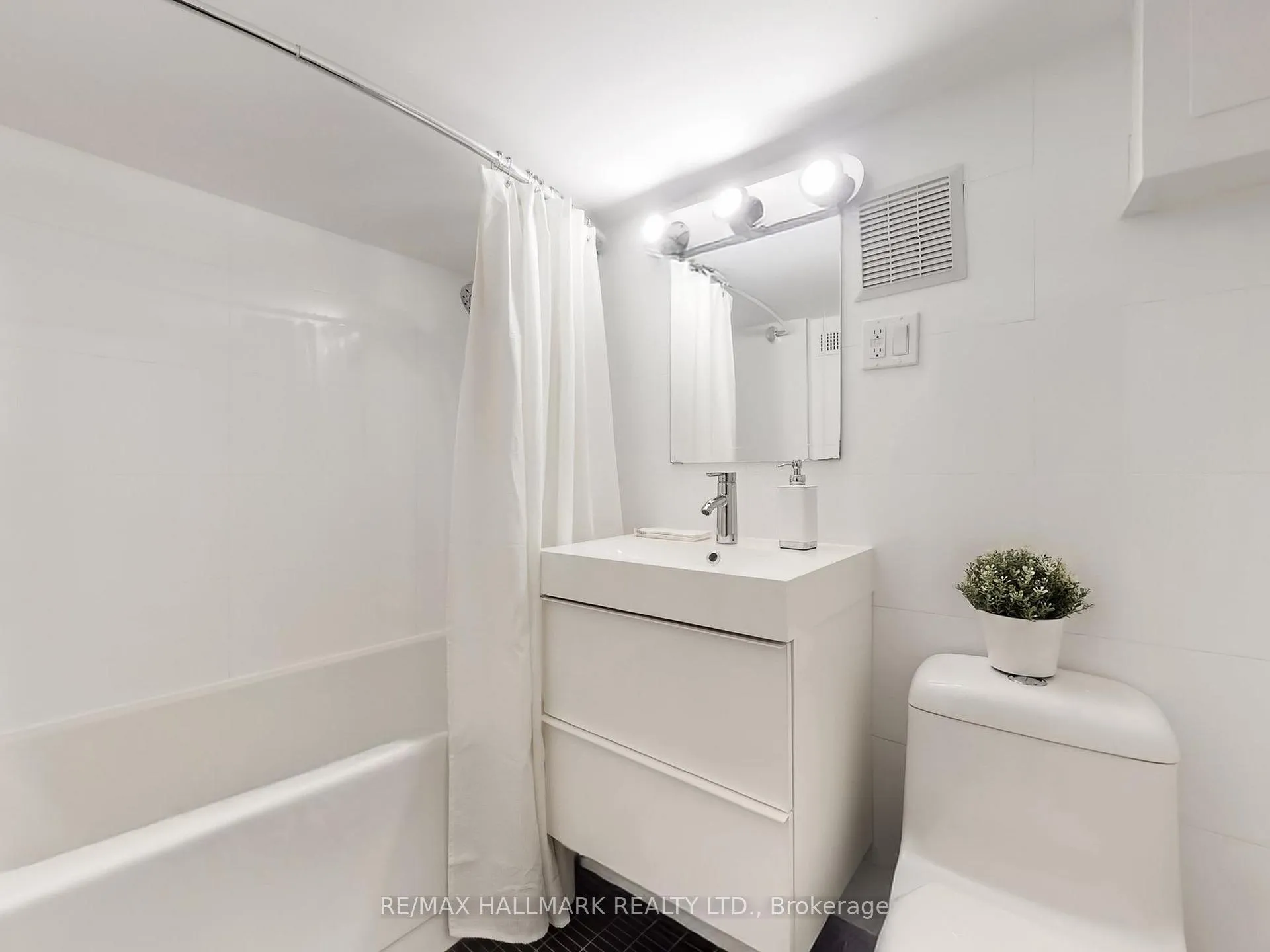 Photo 45 of 51 Westwood Avenue, Toronto, Broadview North — HOMEH