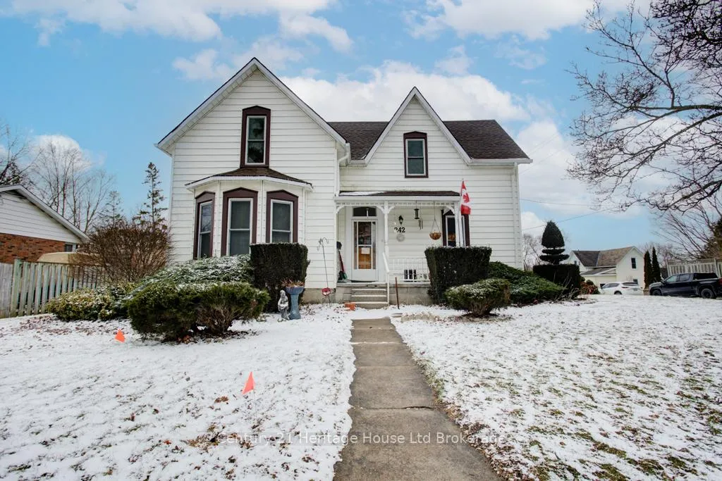Front of 242 Wonham Street S