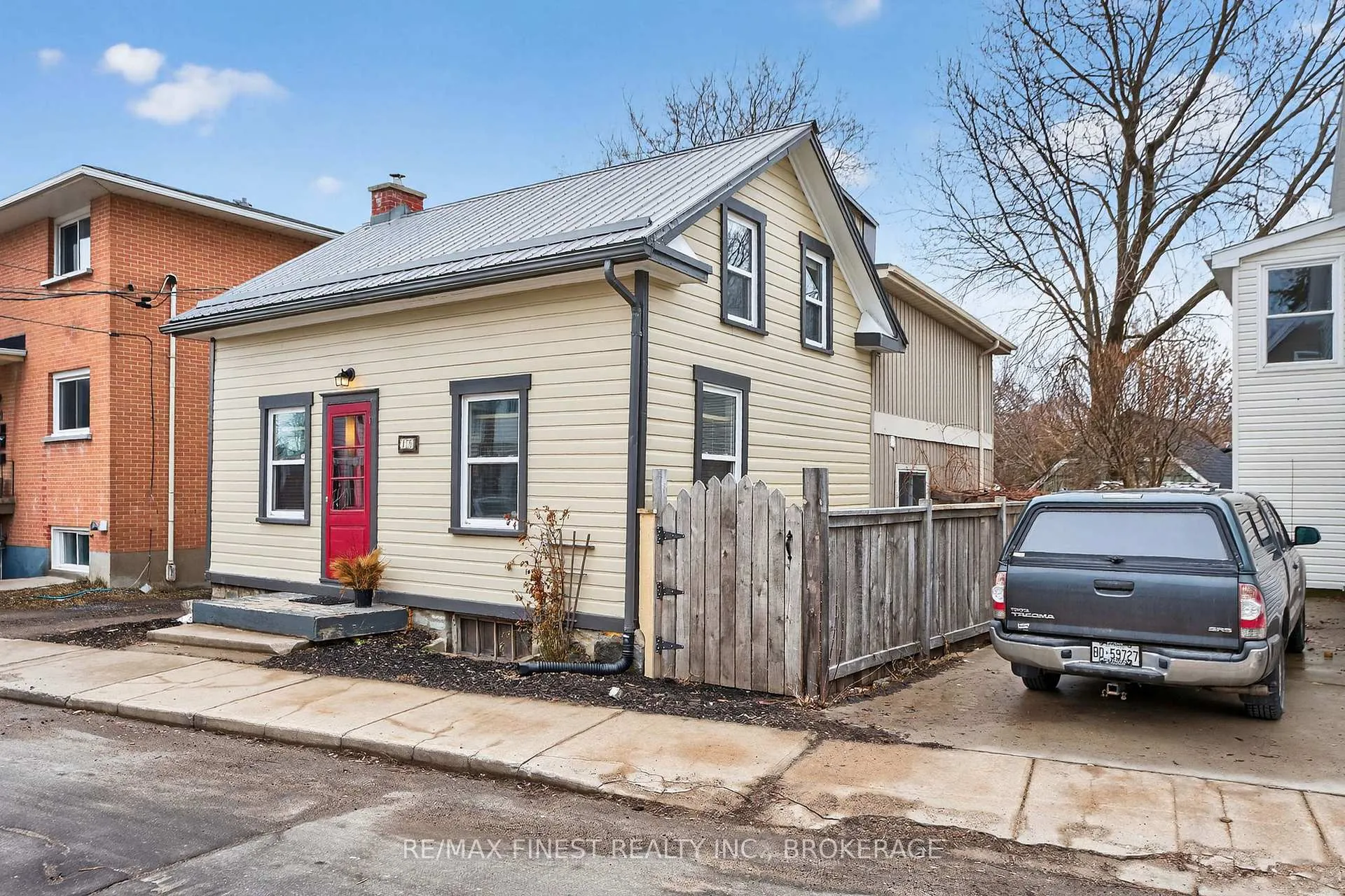 Photo 2 of 15 Cherry Street, Kingston, East of Sir John A. Blvd — HOMEH