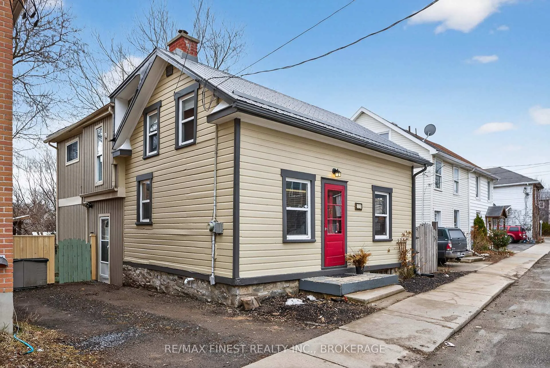 Photo 3 of 15 Cherry Street, Kingston, East of Sir John A. Blvd — HOMEH