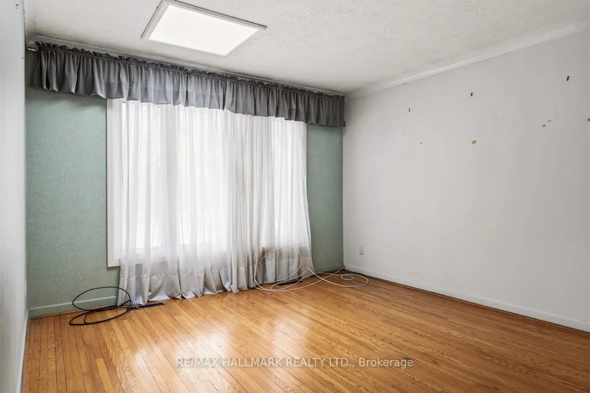 Photo 7 of 10 Henderson Avenue, Markham, Grandview — HOMEH