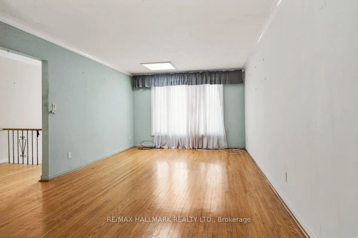 Photo 8 of 10 Henderson Avenue, Markham, Grandview — HOMEH