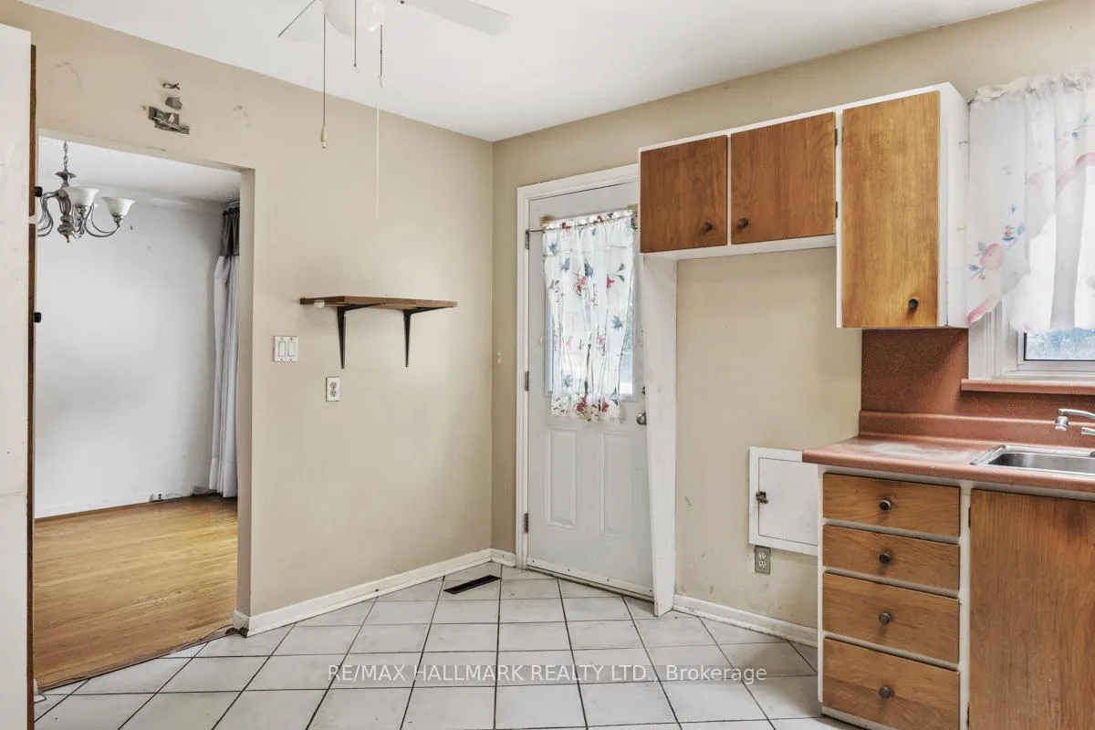 Photo 12 of 10 Henderson Avenue, Markham, Grandview — HOMEH