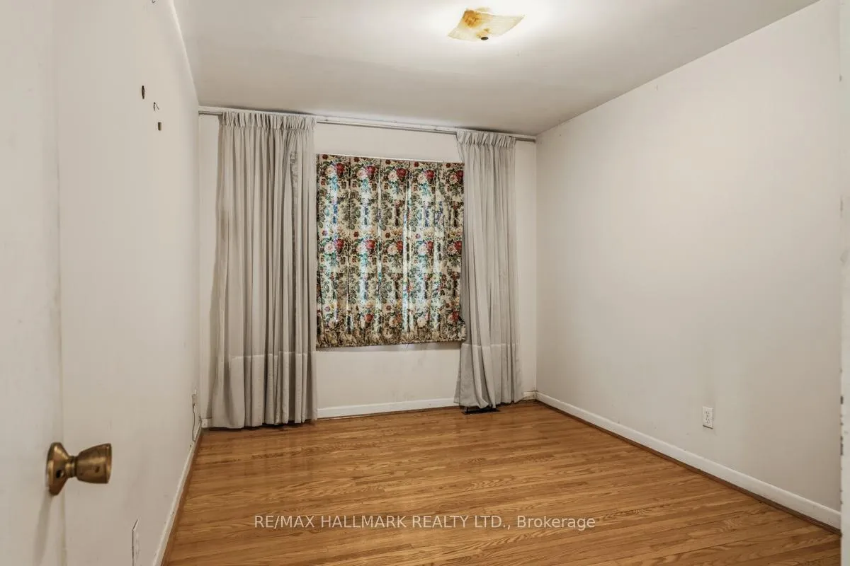 Photo 16 of 10 Henderson Avenue, Markham, Grandview — HOMEH