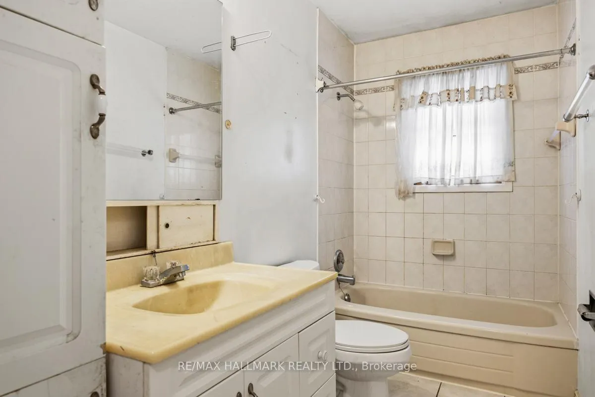 Photo 20 of 10 Henderson Avenue, Markham, Grandview — HOMEH