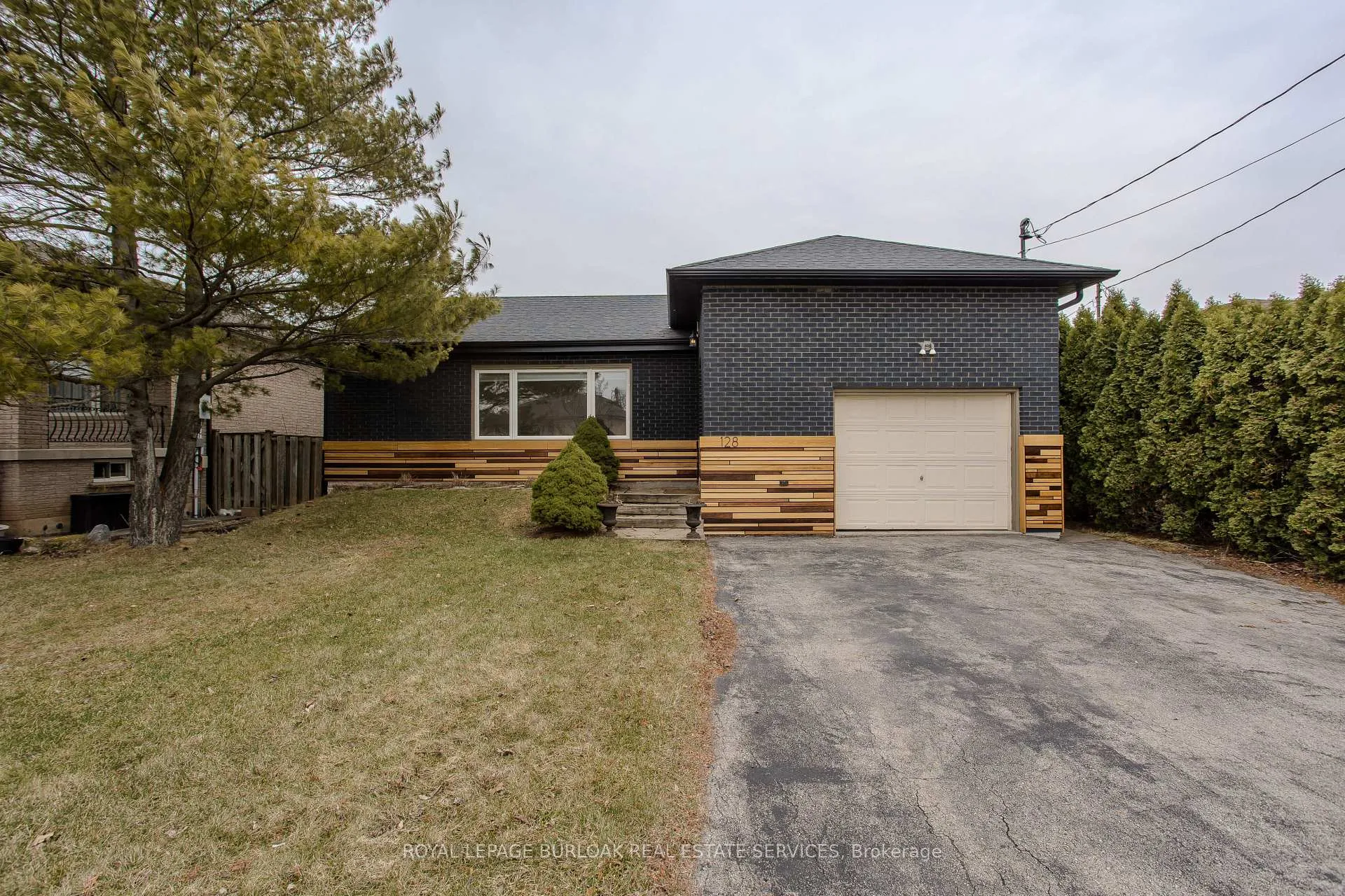 Photo 2 of 128 Margaret Avenue, Hamilton, Stoney Creek — HOMEH